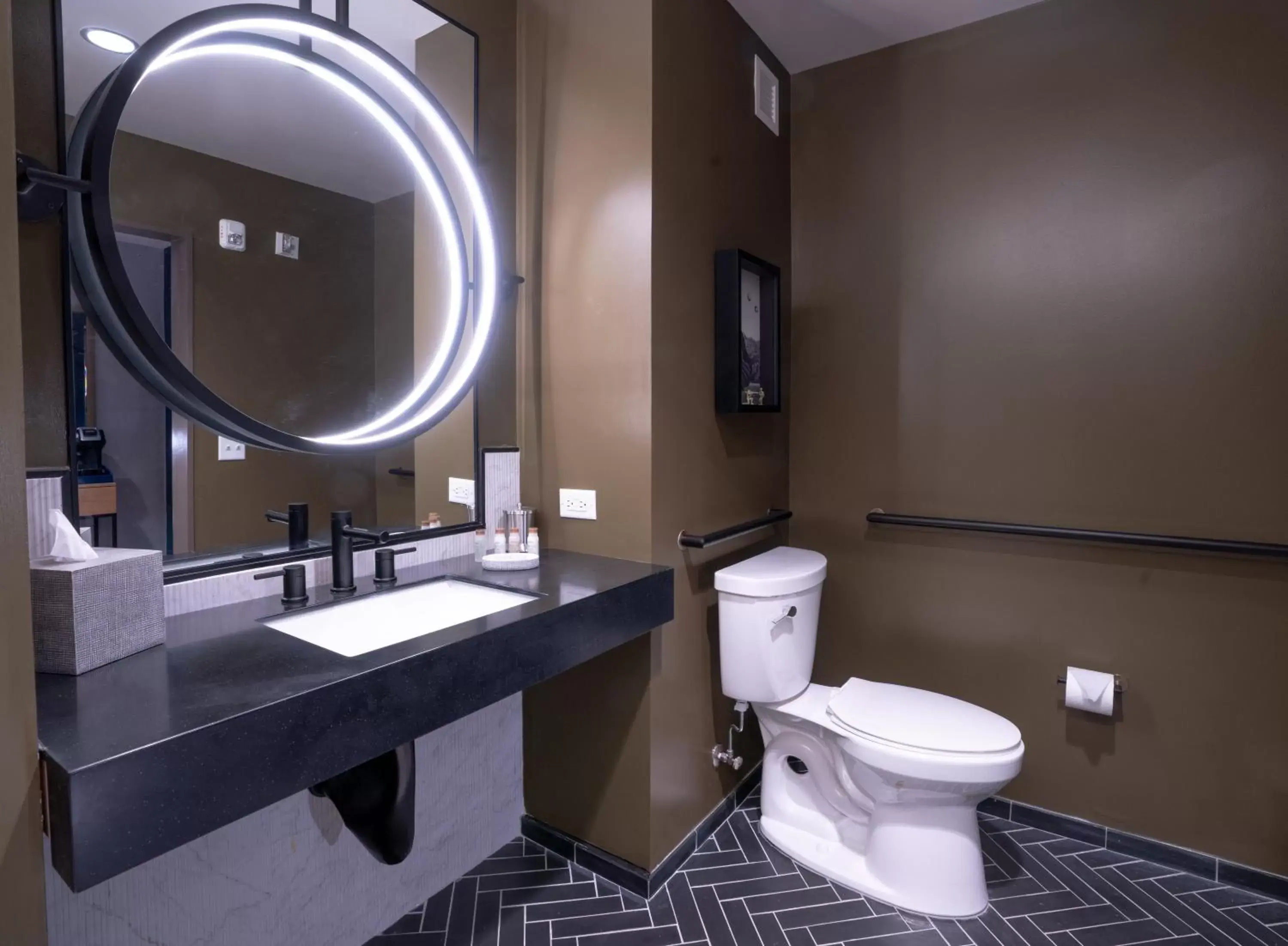 Photo of the whole room, Bathroom in Hotel Indigo - Columbus at Riverfront Place, an IHG Hotel