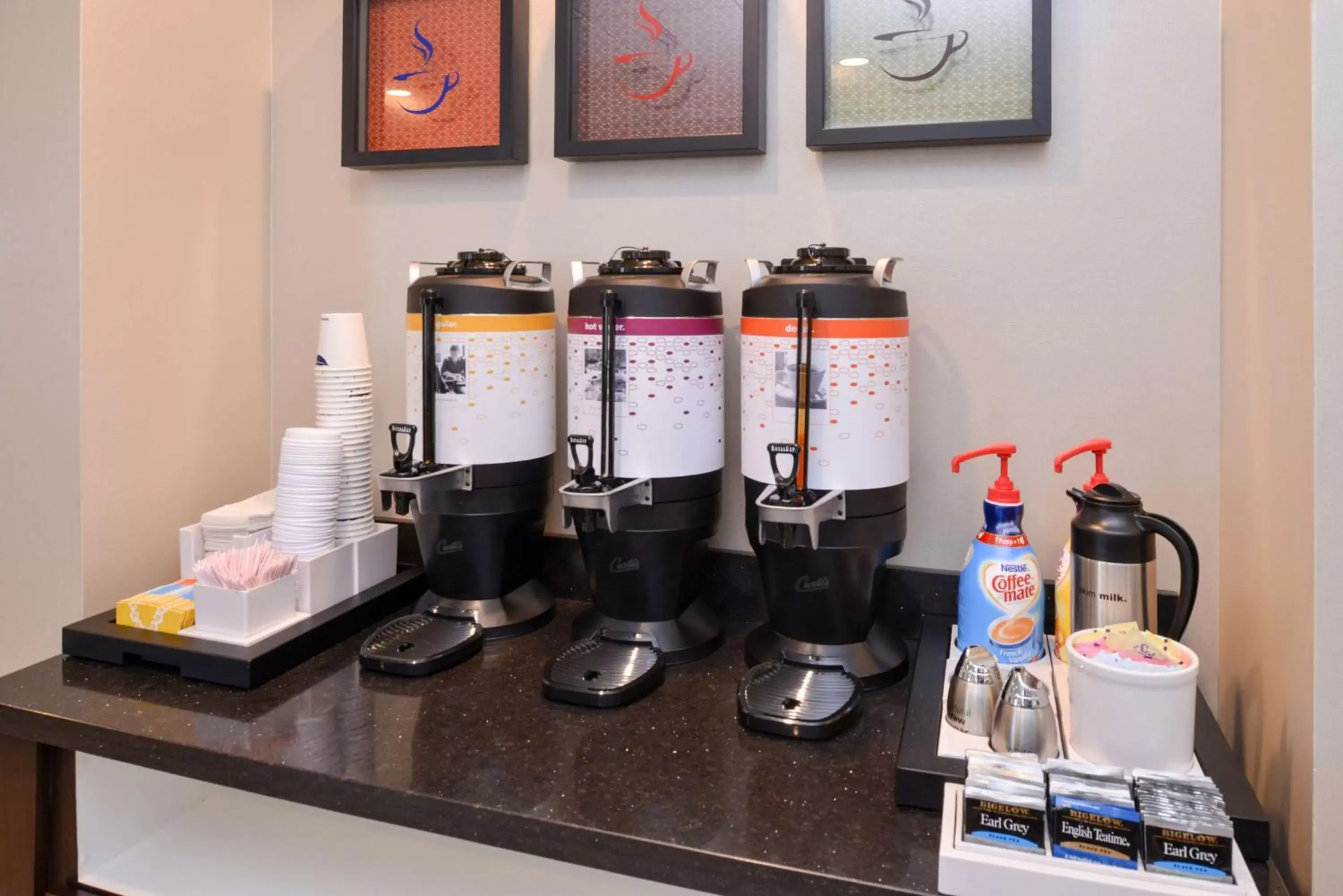 Dining area, Coffee/Tea Facilities in Hampton Inn El Centro