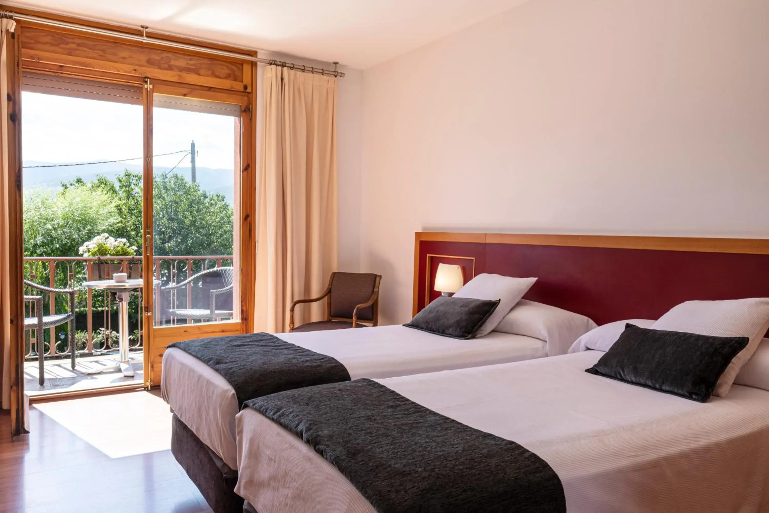 Balcony/Terrace, Bed in Hotel del Prado