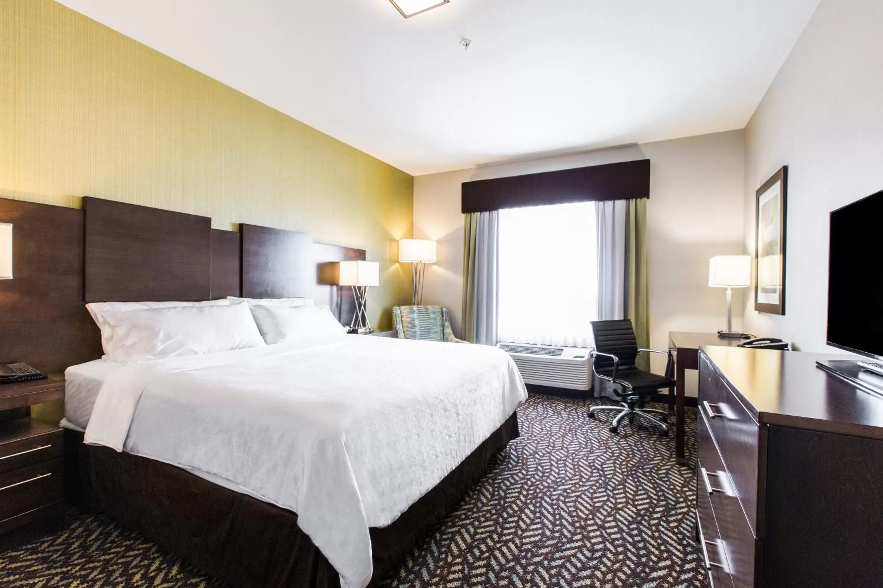 Photo of the whole room, Bed in Holiday Inn Express & Suites Spruce Grove - Stony Plain by IHG