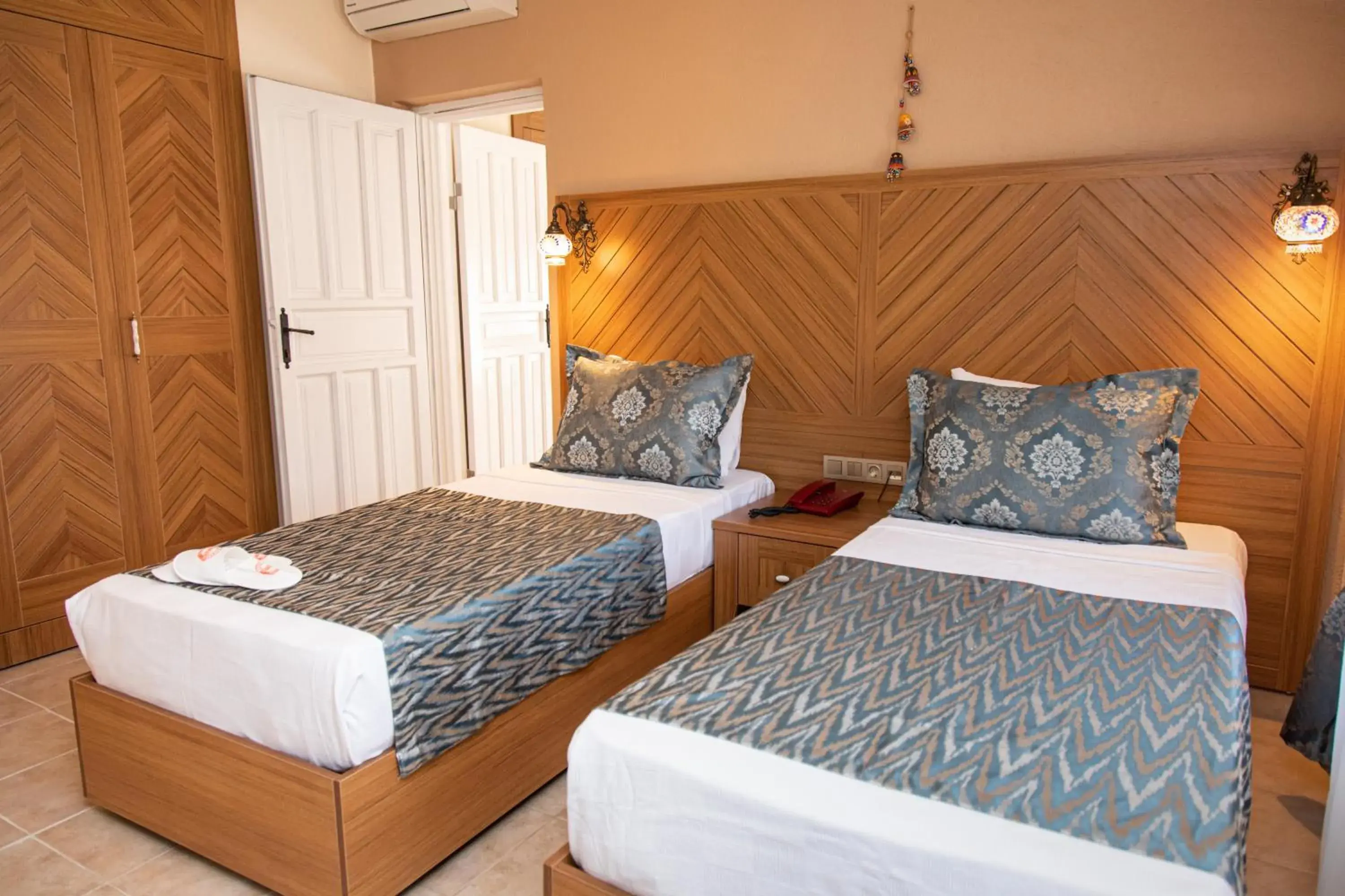 Photo of the whole room, Bed in Portakal Hotel Dalyan