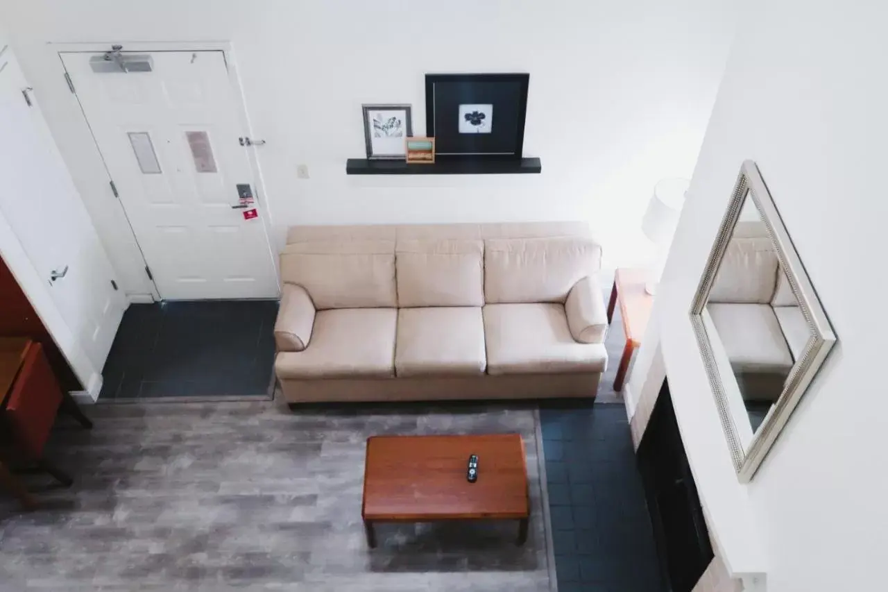 Seating Area in Tysons Corner suites