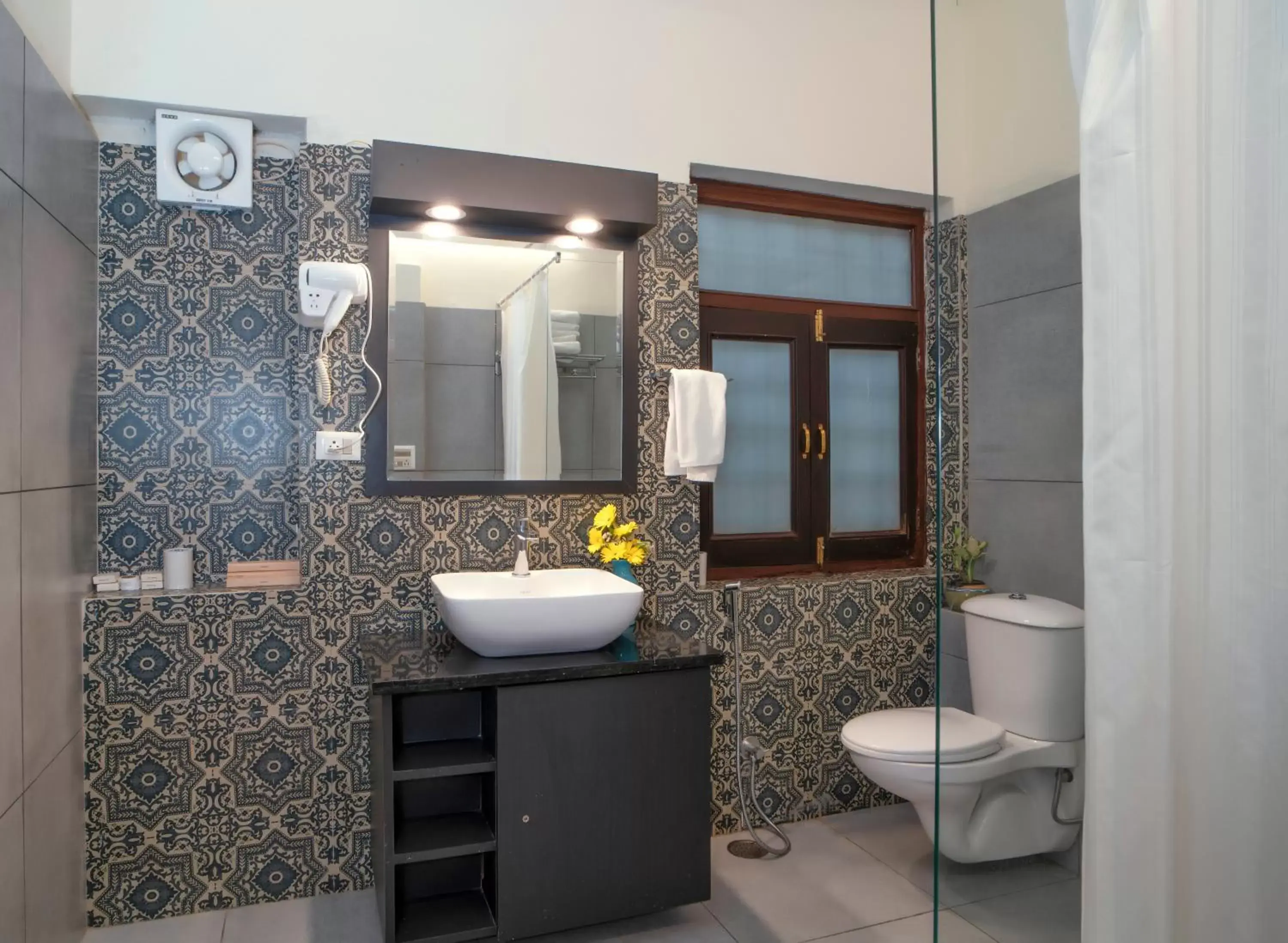 Bathroom in Swaroop Vilas - Lake Facing Boutique Hotel