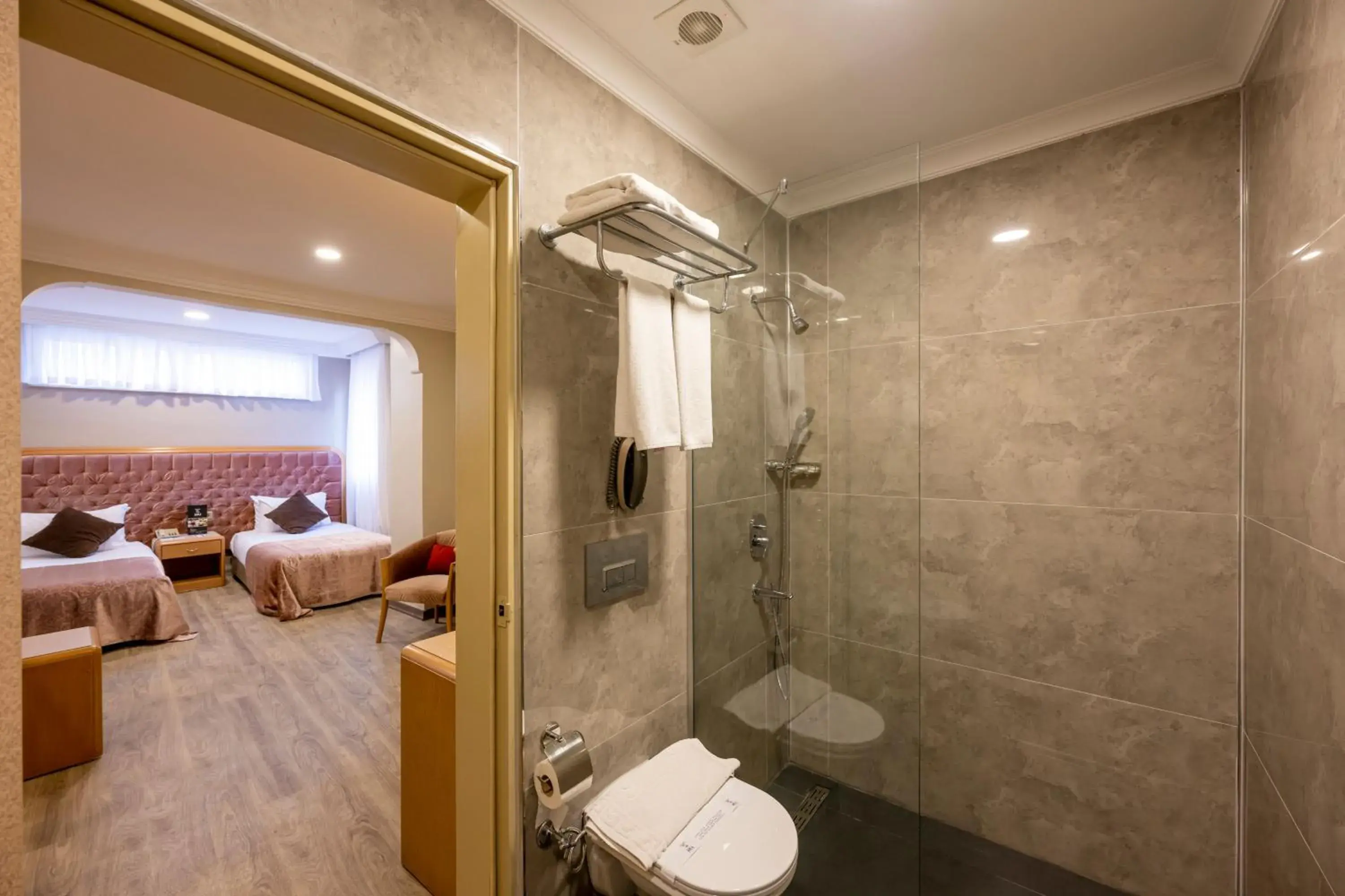 Bathroom in Grand Anka Hotel