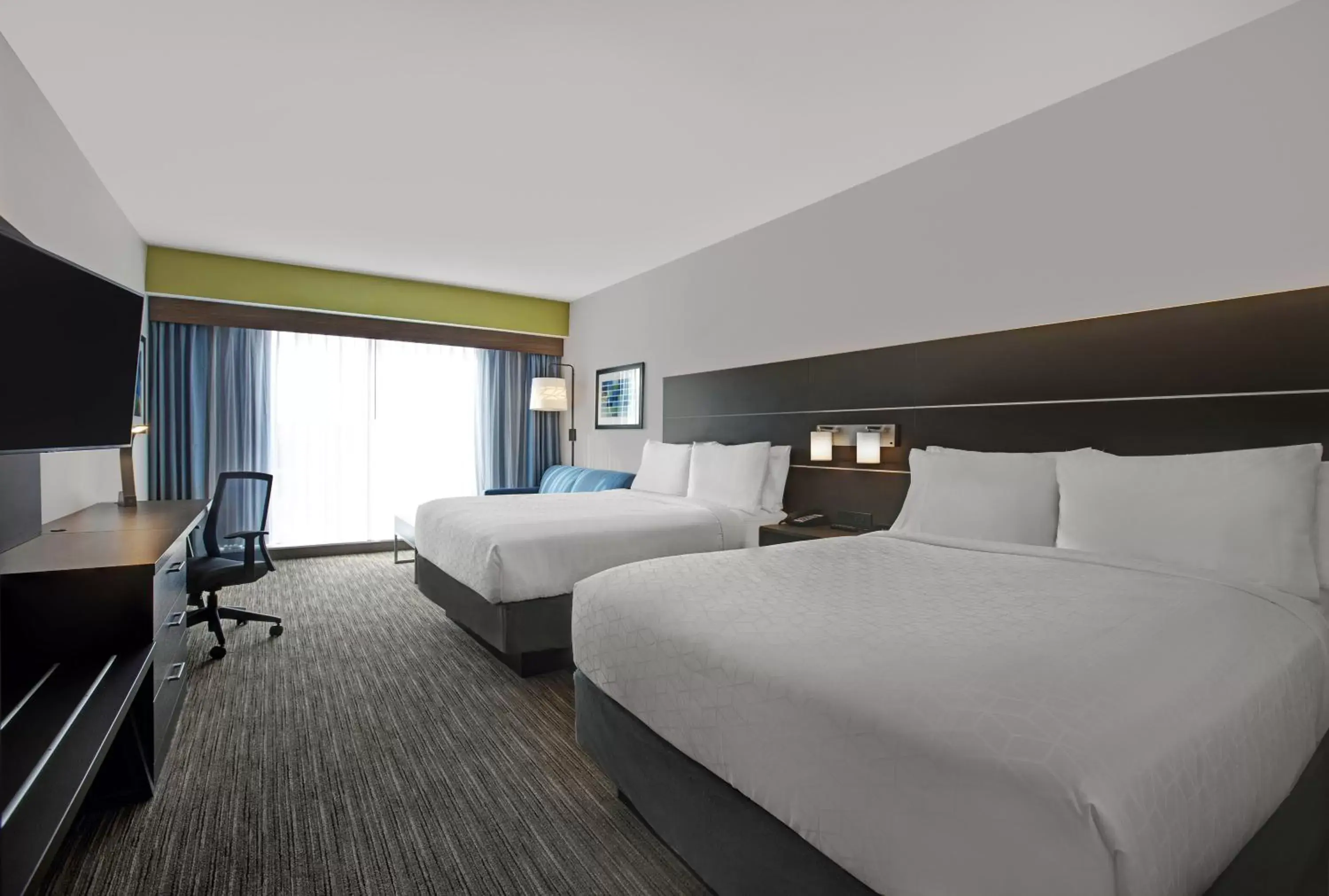 Photo of the whole room, Bed in Holiday Inn Express & Suites - Milwaukee - Brookfield, an IHG Hotel