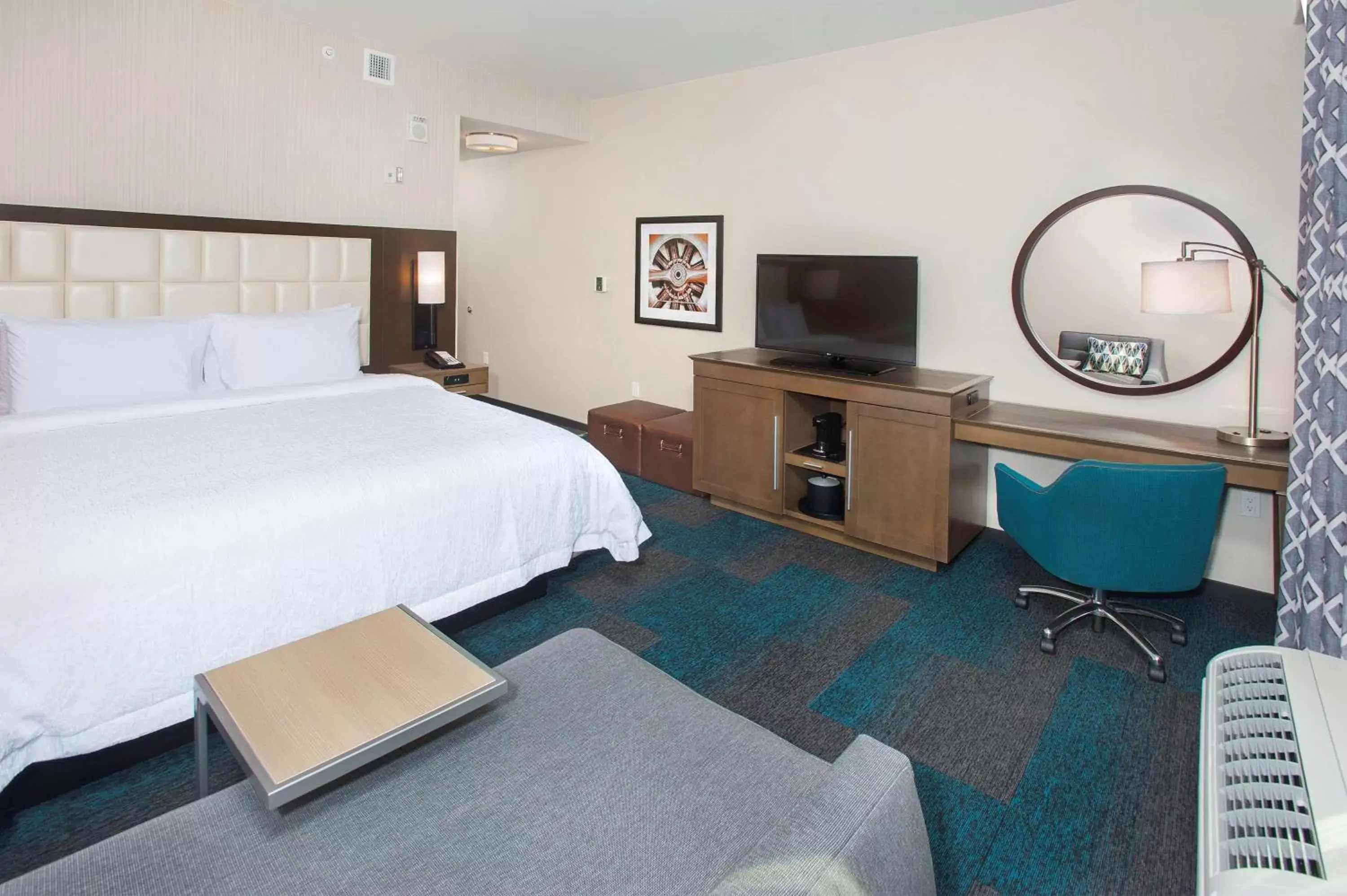 Bed in Hampton Inn & Suites LAX El Segundo