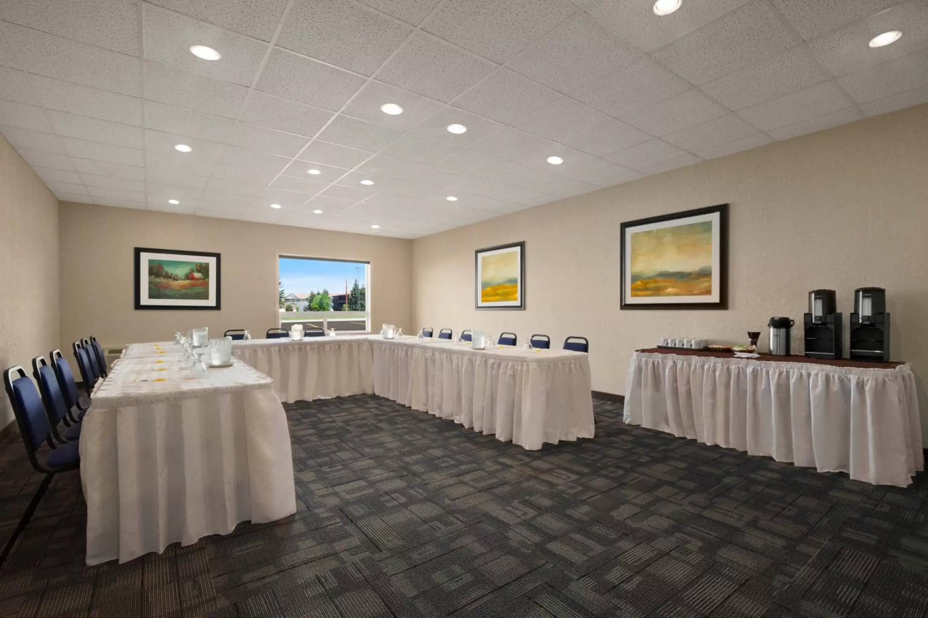 Business facilities in Days Inn & Suites by Wyndham Yorkton