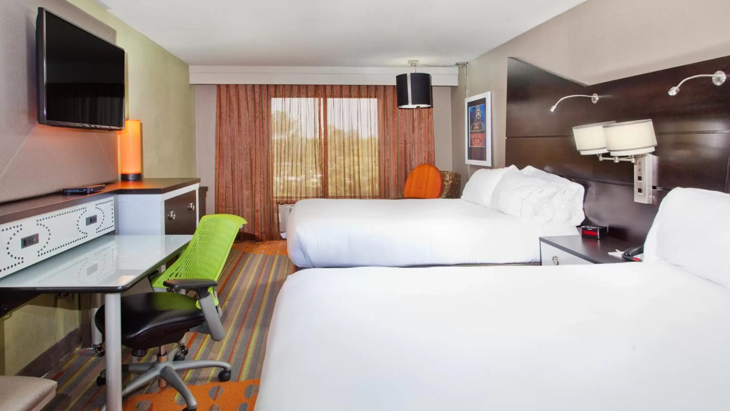 Bedroom in Holiday Inn Express Atlanta NW - Galleria Area, an IHG Hotel
