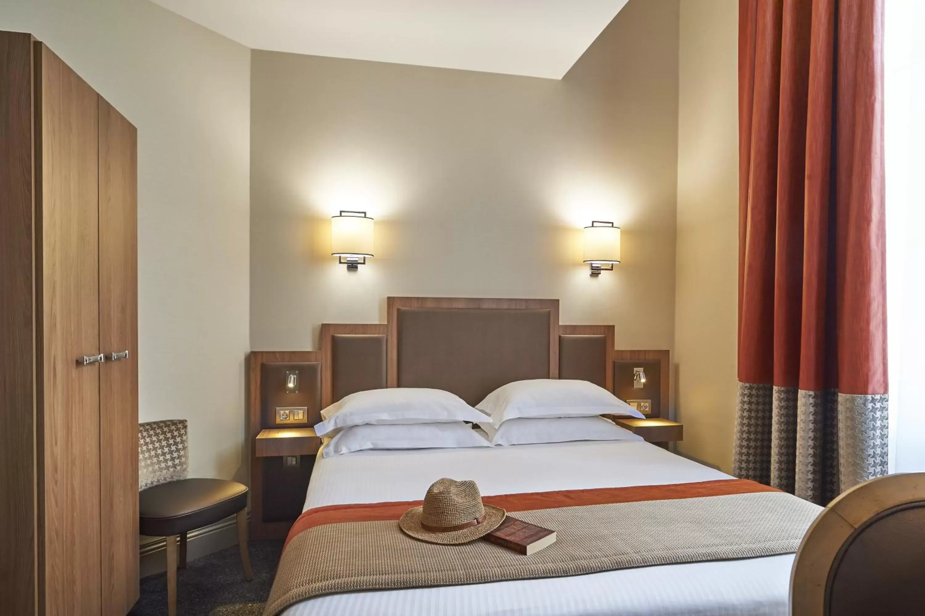 Photo of the whole room, Bed in Best Western Premier HBEO Bordeaux Centre