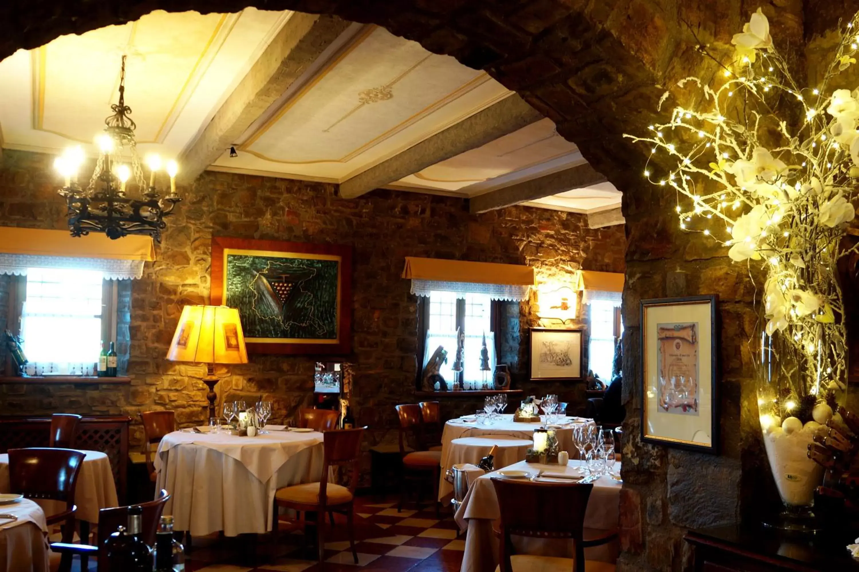 Restaurant/Places to Eat in La Tavernetta Al Castello