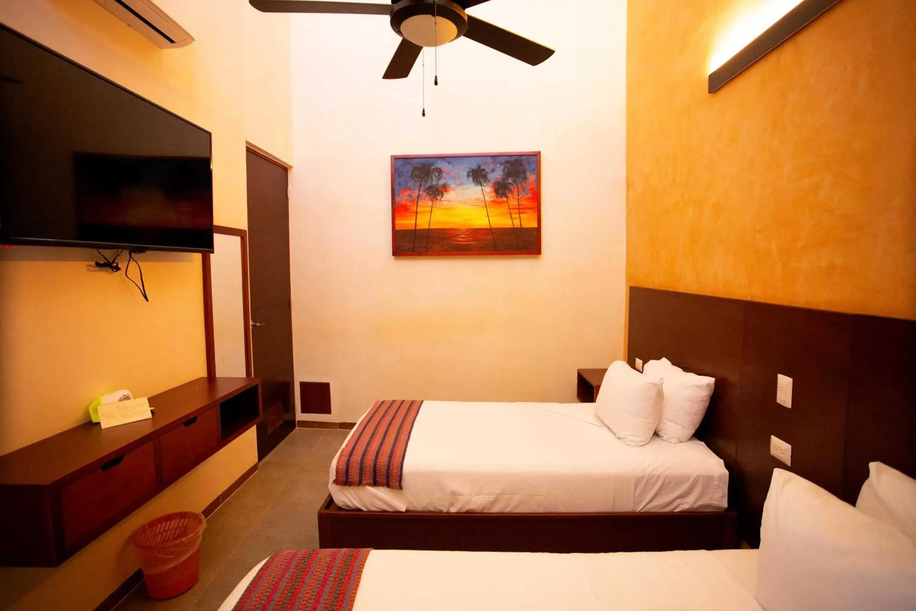 TV and multimedia, Bed in La Casona de Sisal Hotel