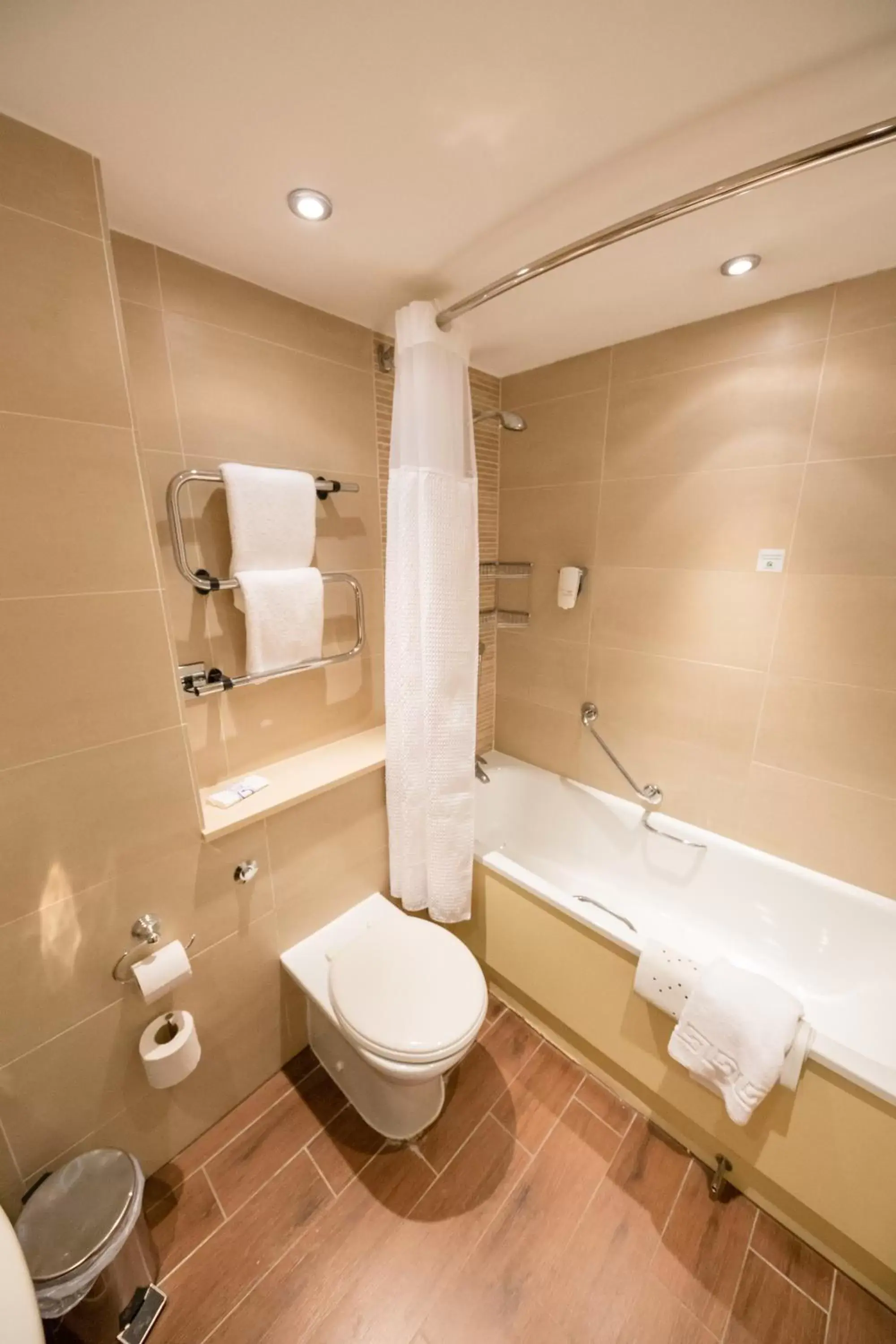 Bathroom in Holiday Inn Newport, an IHG Hotel