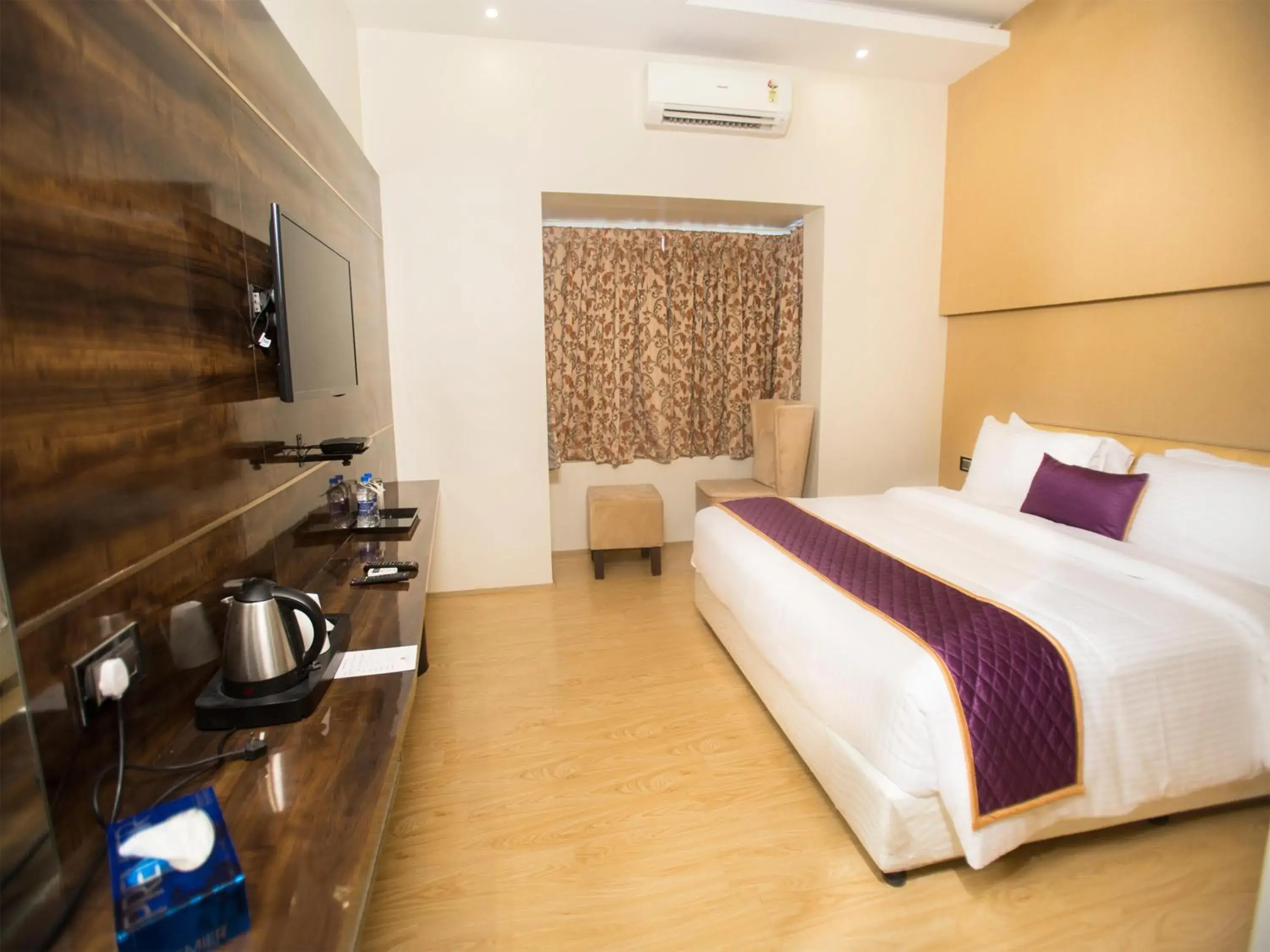 Bedroom in Crossway Parklane Airport Hotel Chennai