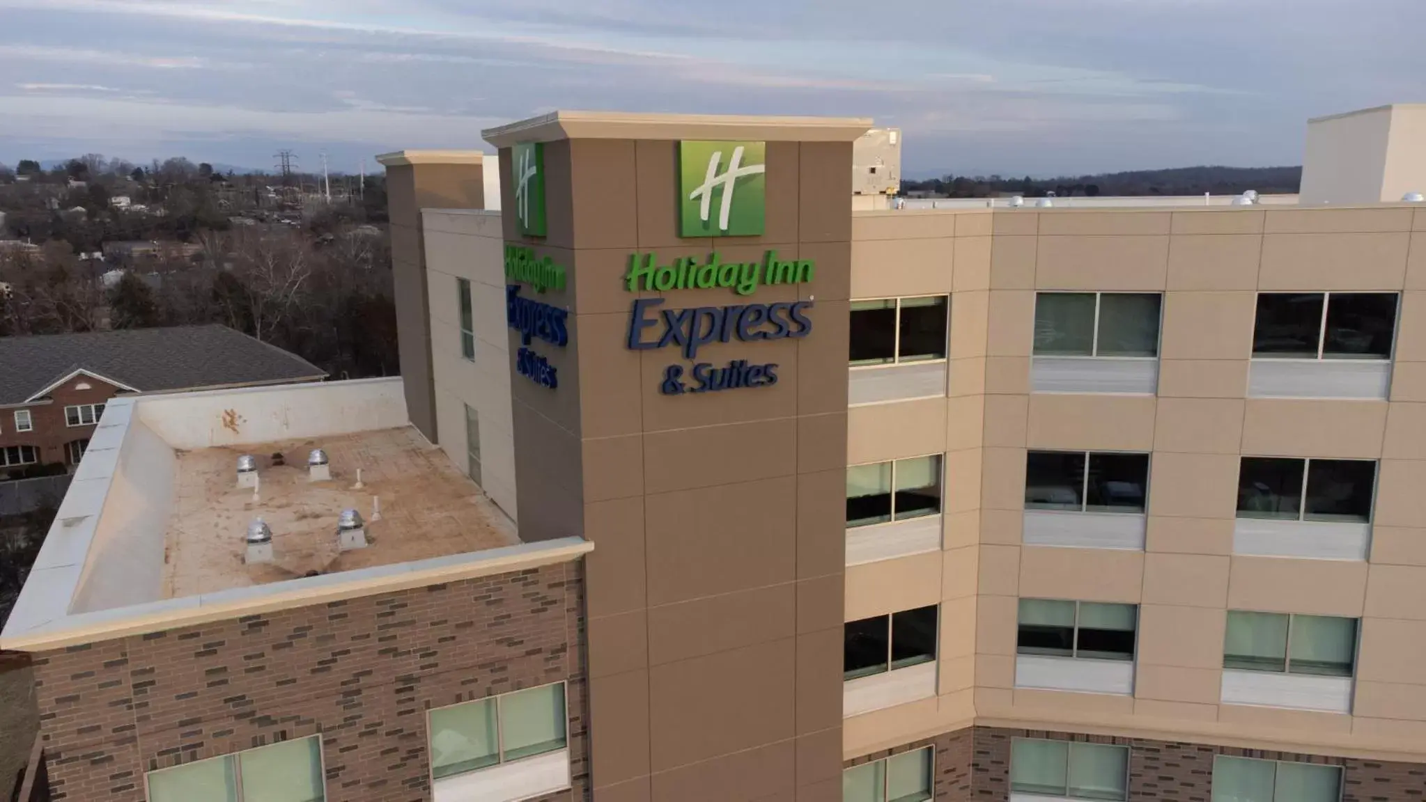 Property Building in Holiday Inn Express & Suites Charlottesville, an IHG Hotel