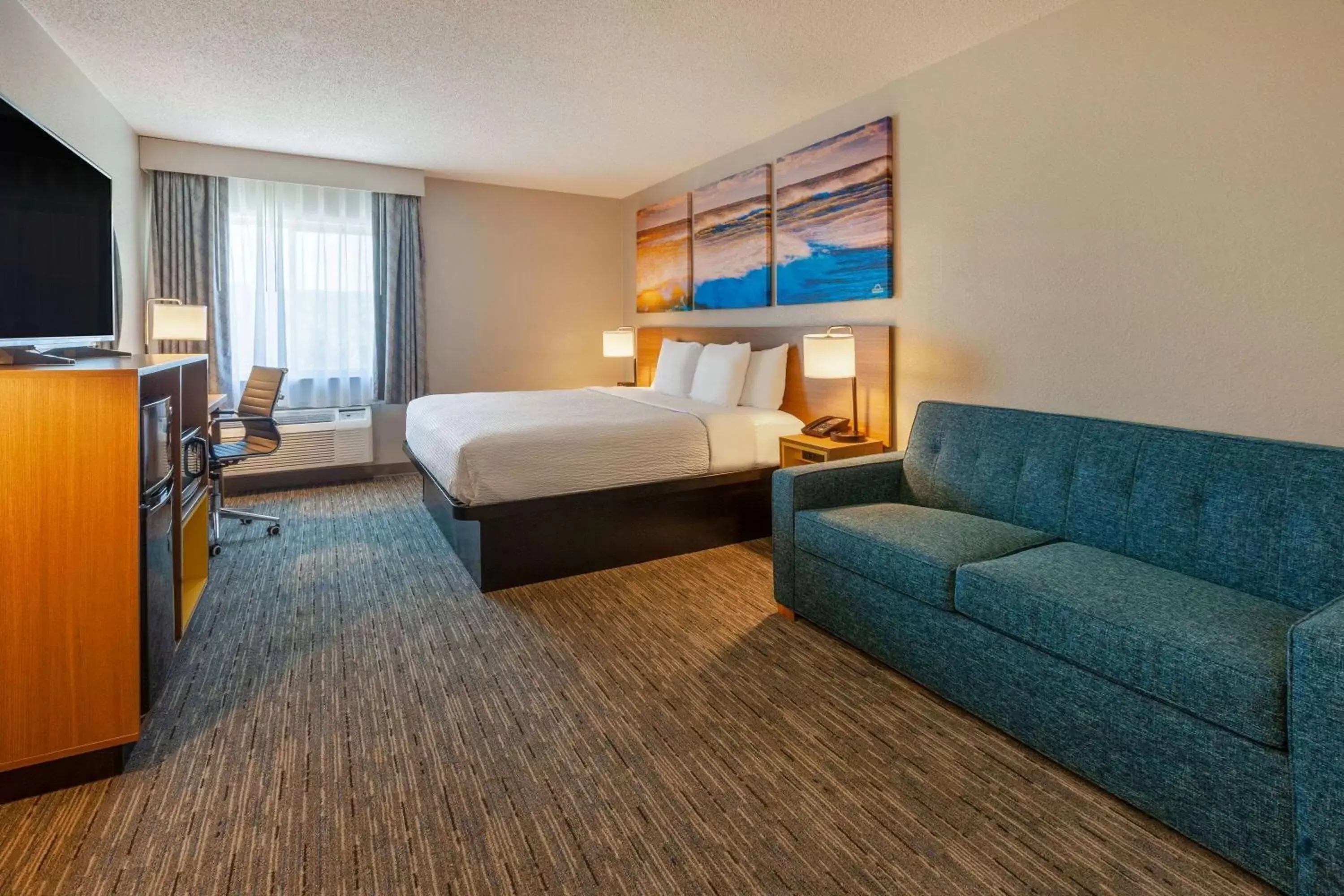 Photo of the whole room in Days Inn by Wyndham Racine/Sturtevant