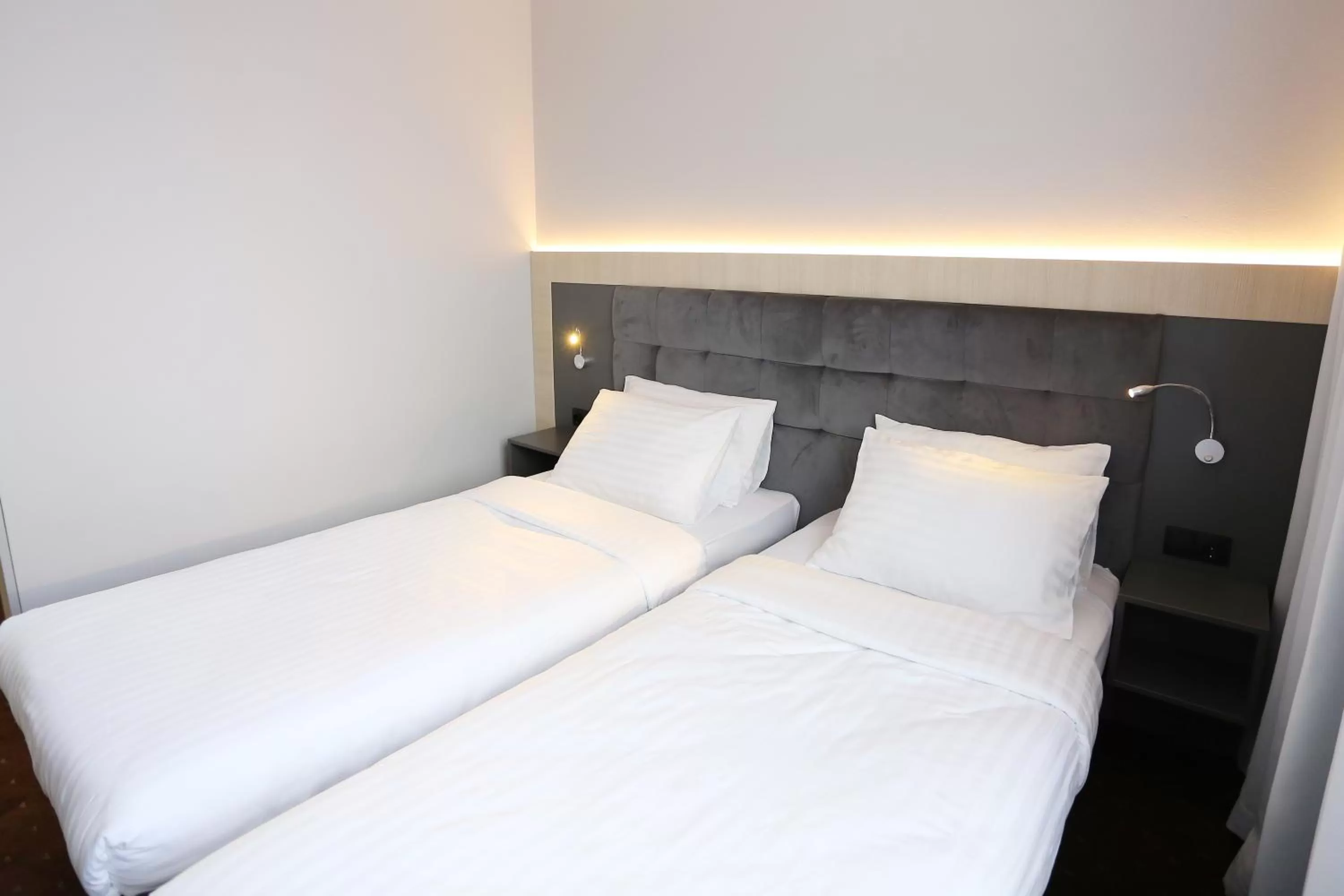 Photo of the whole room, Bed in euroHOTEL Sosnowiec Kazimierz
