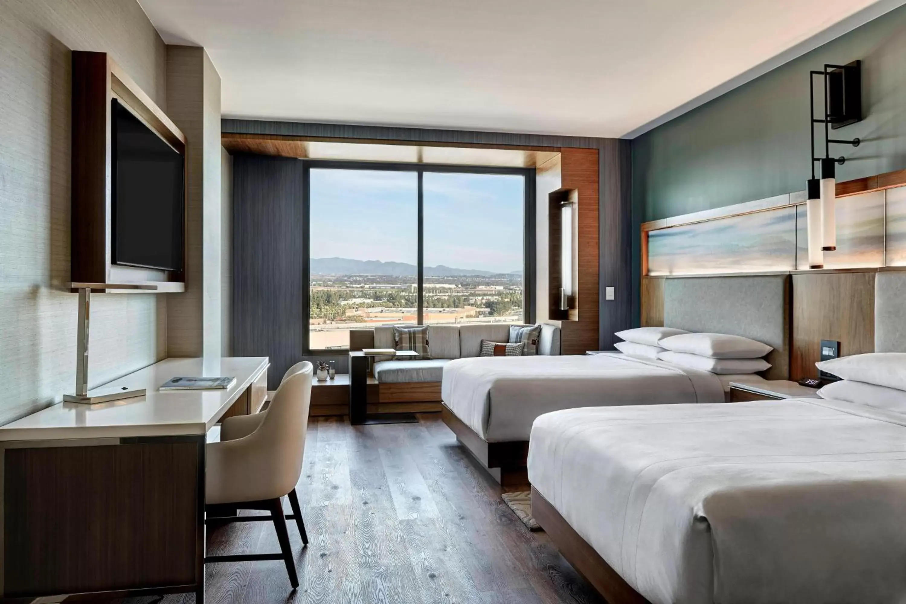 Queen Room with M Club Access in Marriott Irvine Spectrum Queen Room with M Club Access in Marriott Irvine Spectrum