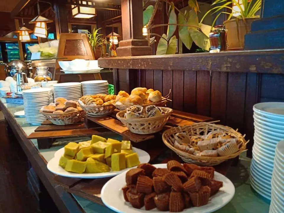 Restaurant/places to eat in Palm Beach Resort & SPA