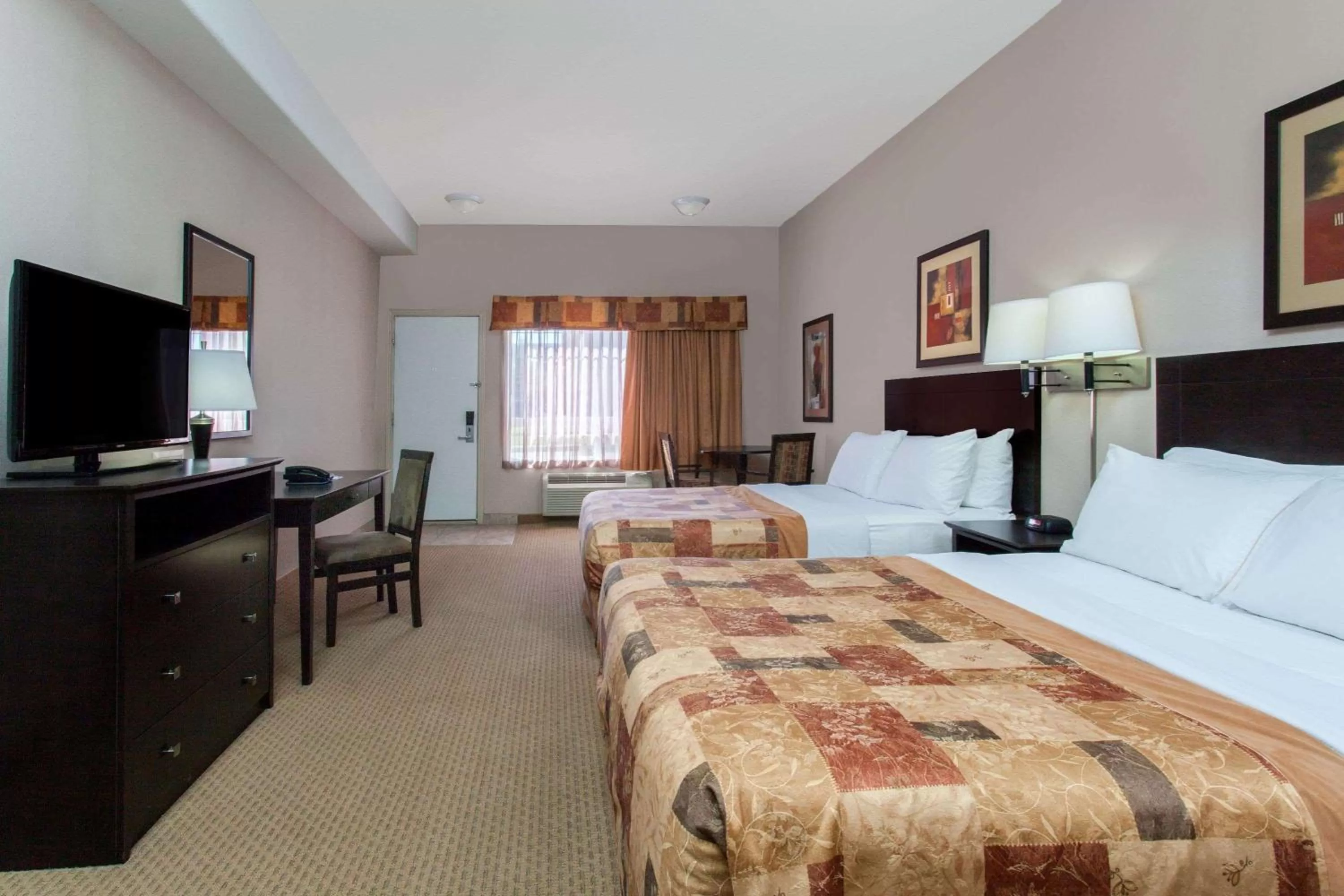 Photo of the whole room, Bed in Ramada by Wyndham Brooks