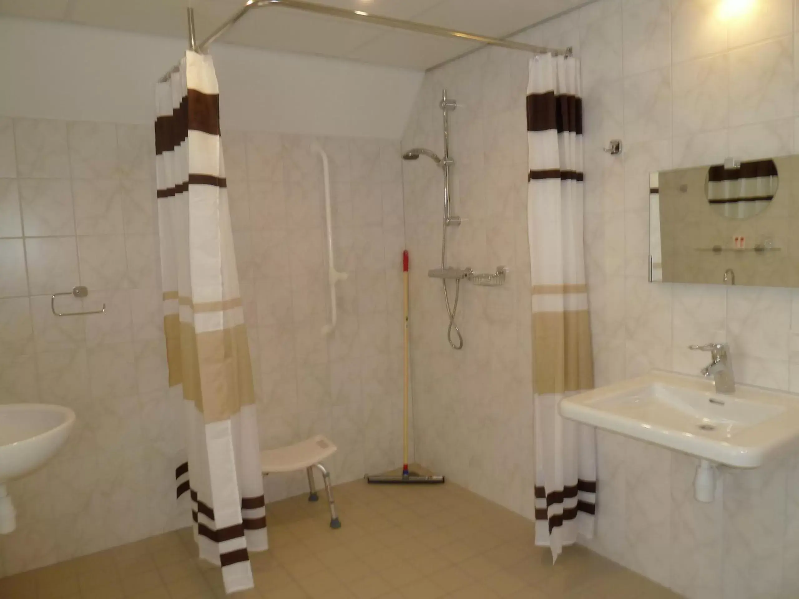 Bathroom in Hotel het Zwaantje