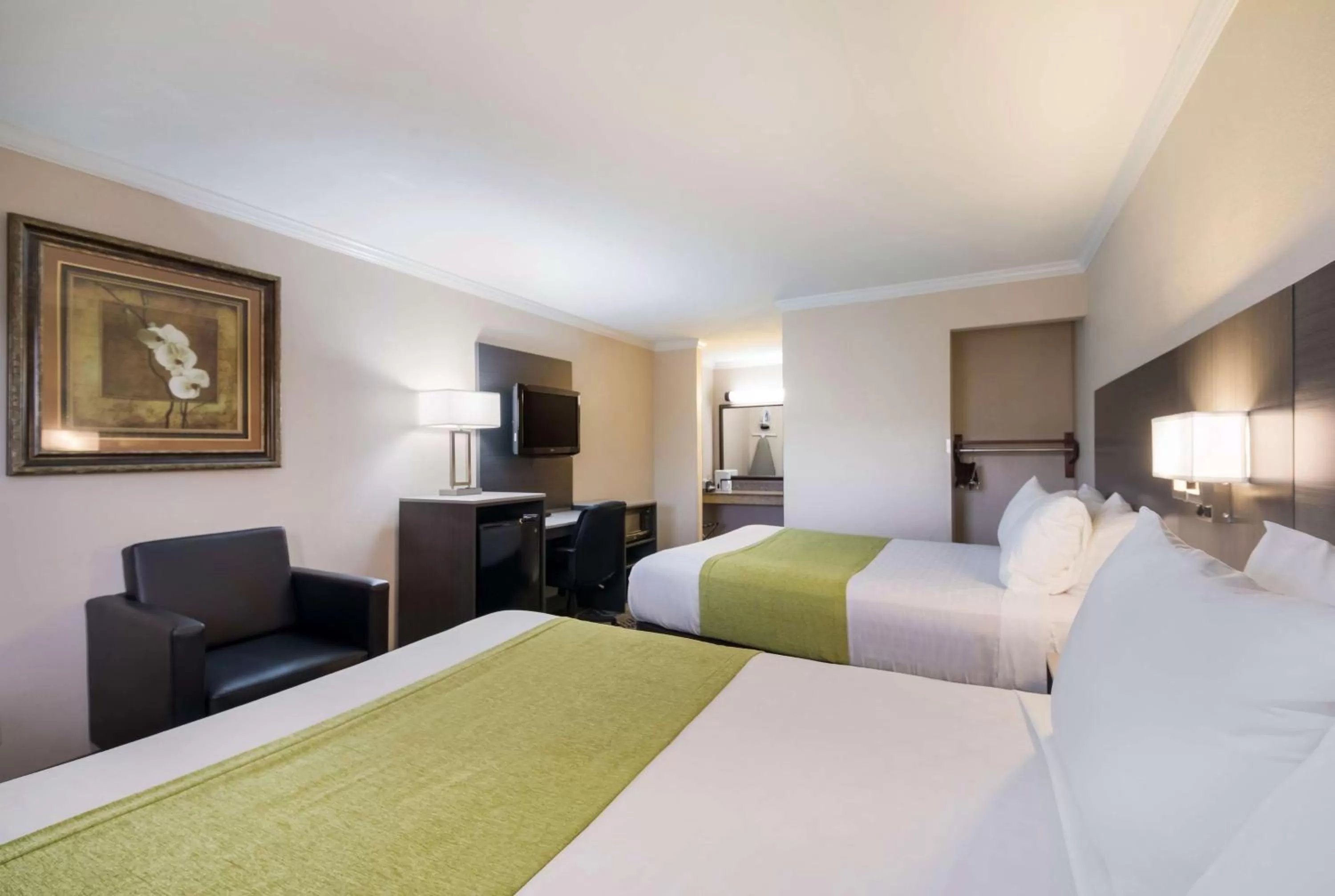 Bedroom, Bed in SureStay Hotel by Best Western Rockdale