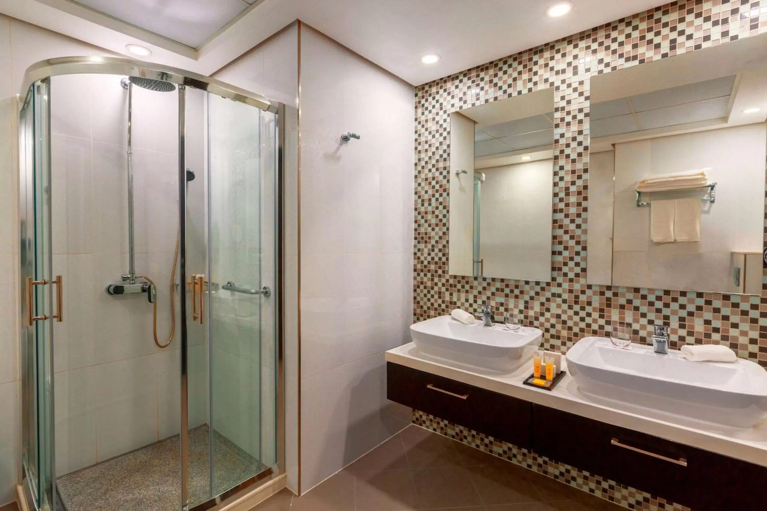 Bathroom in Ramada Hotel and Suites Amwaj Islands