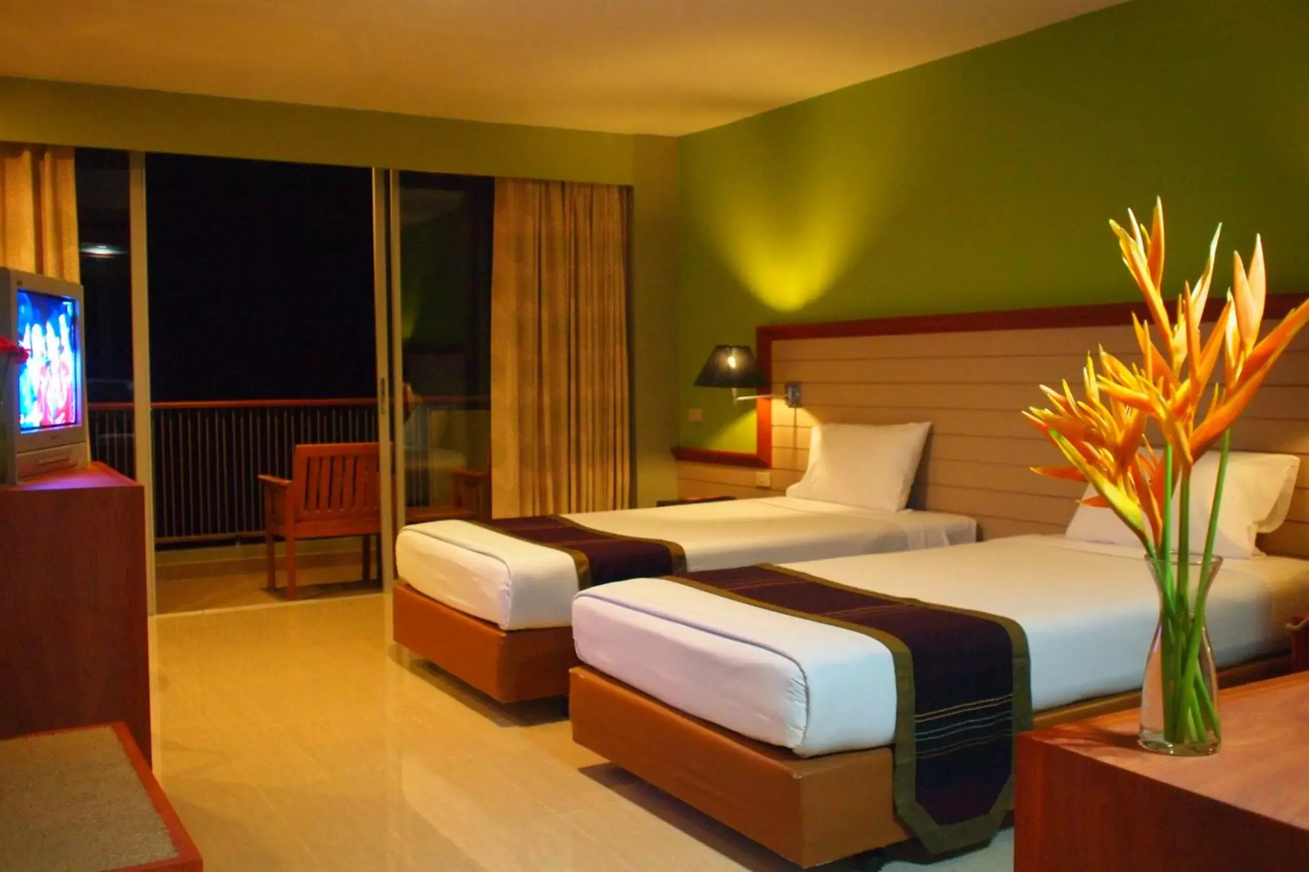 Bed in Long Beach Cha-Am Hotel Bed in Long Beach Cha-Am Hotel