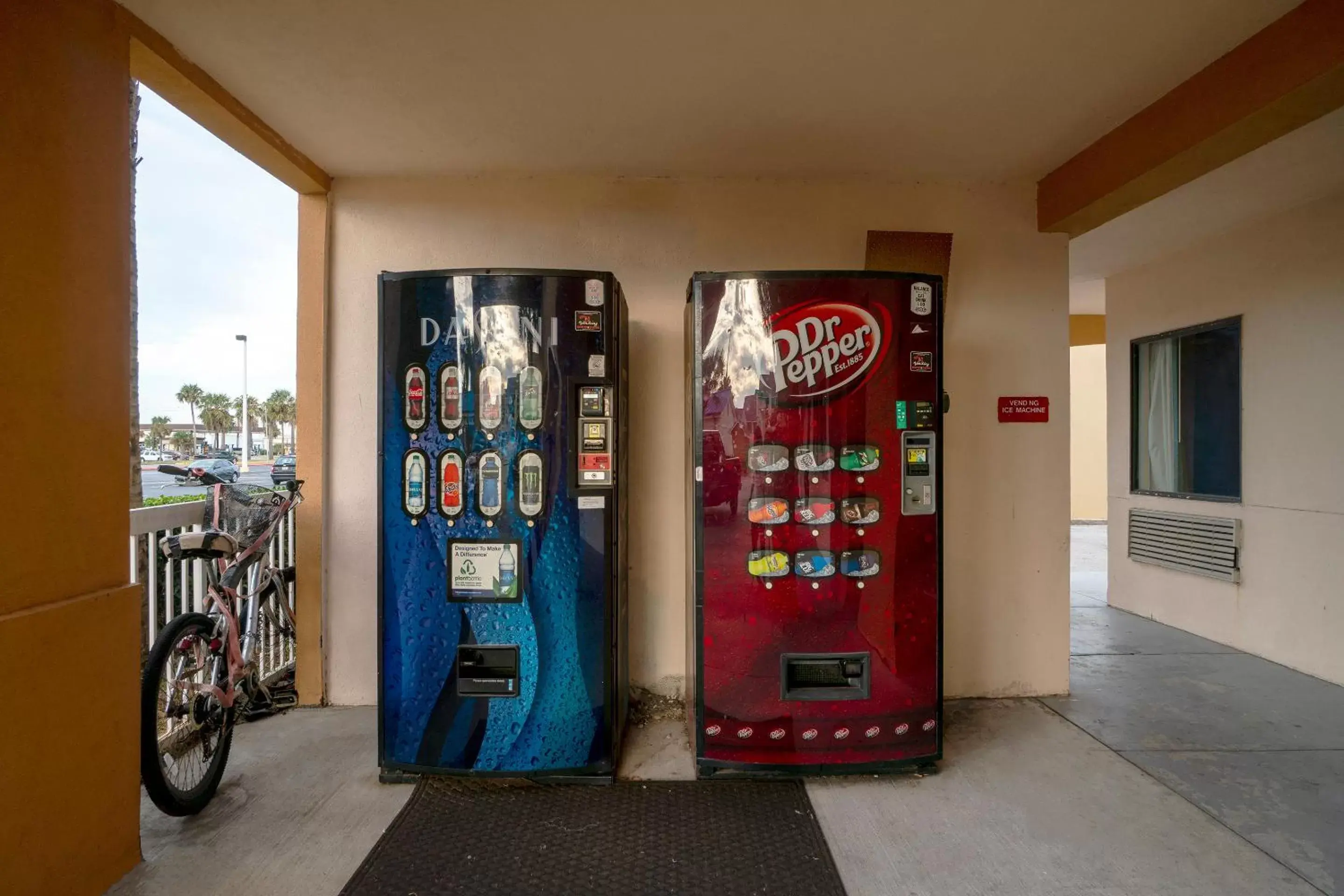 vending machine, Supermarket/Shops in Island Inn By OYO Galveston Beach, TX