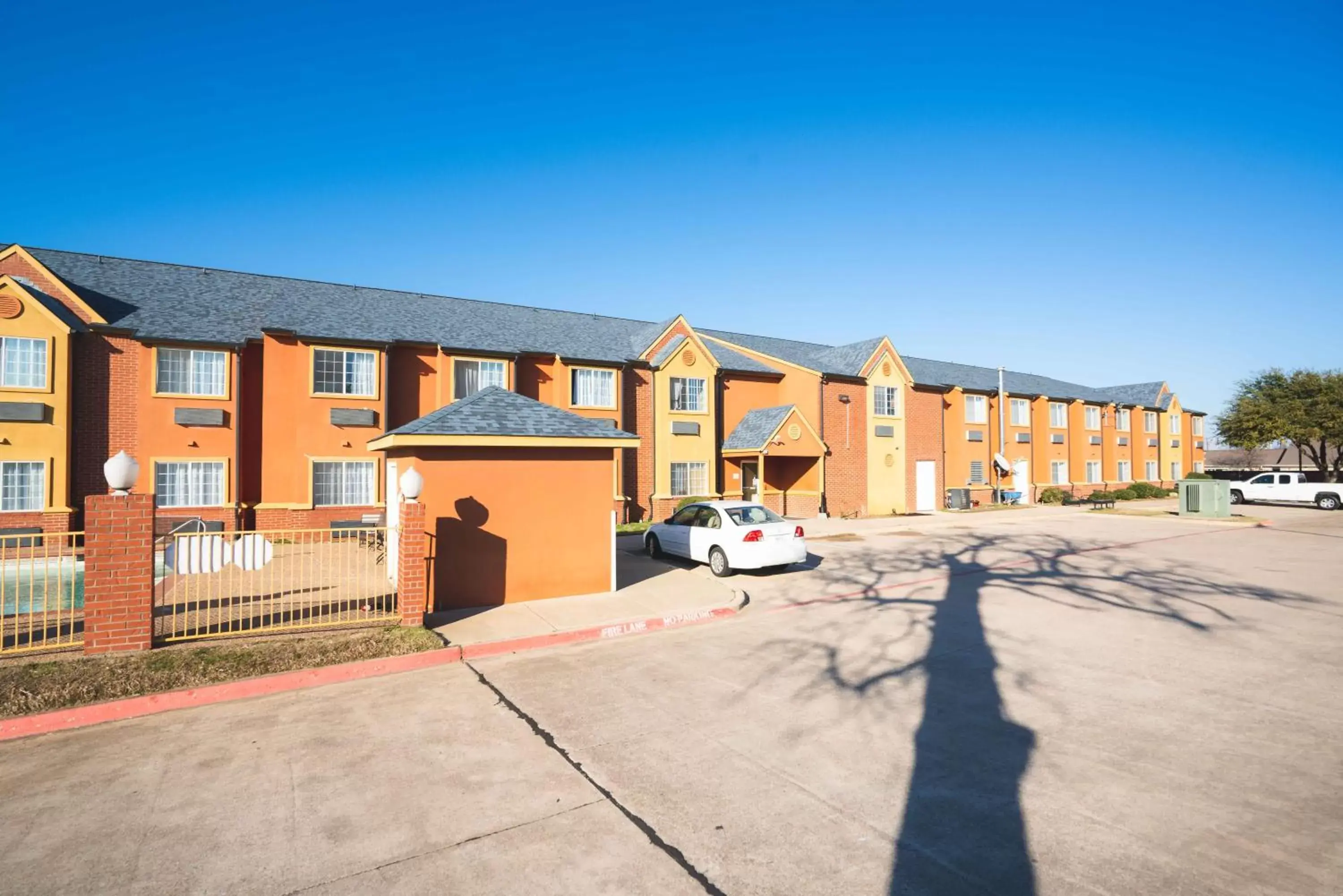 Property building in Regency Inn & Suites DFW Property building in Regency Inn & Suites DFW