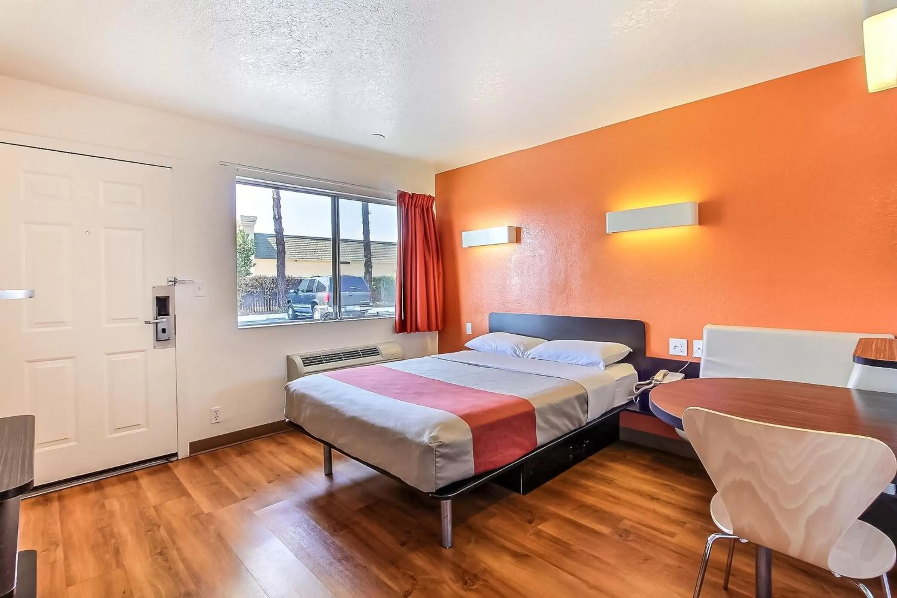 Photo of the whole room, Bed in Motel 6-San Jose, CA - South