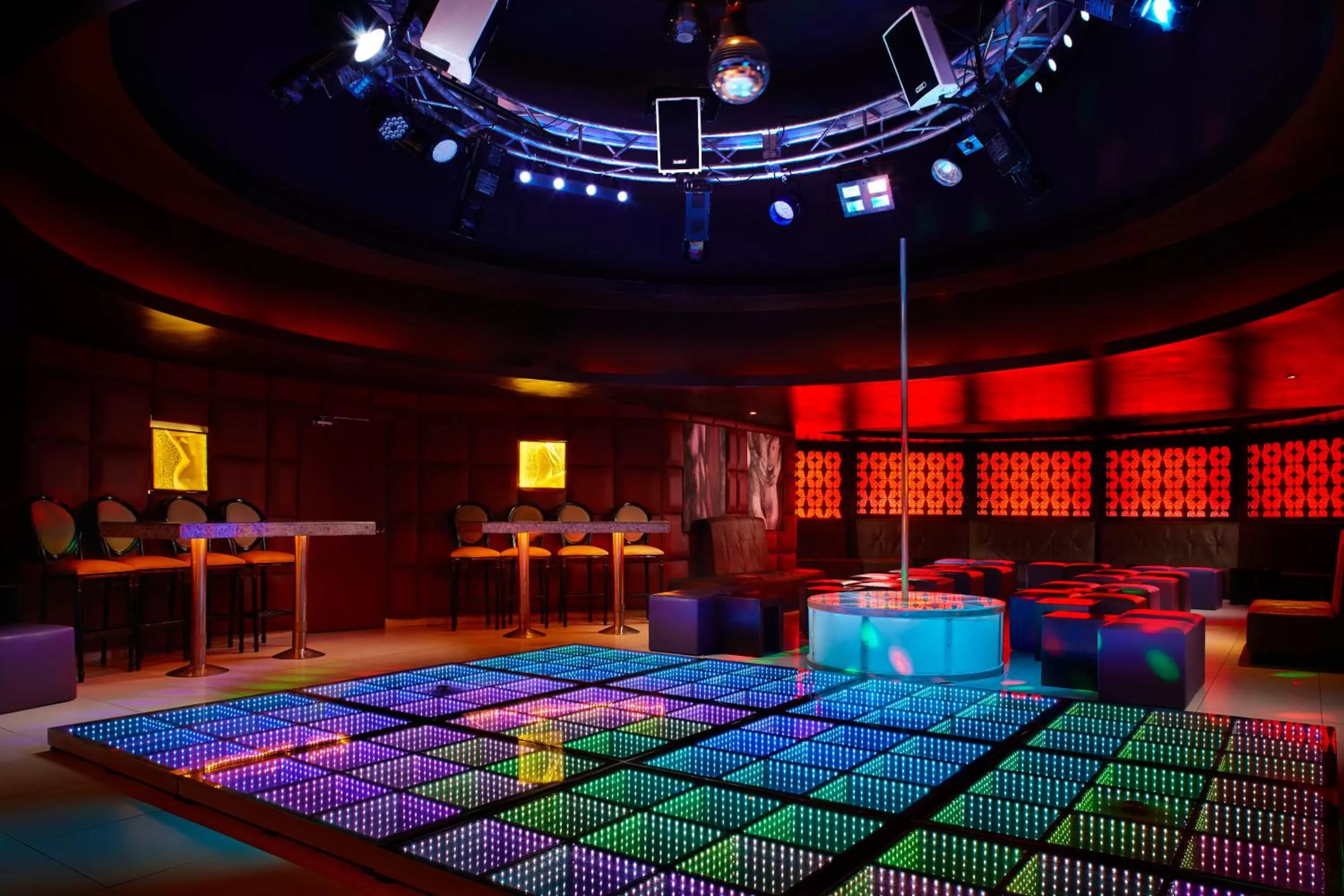 Nightclub / DJ in Desire Riviera Maya Resort All Inclusive - Couples Only