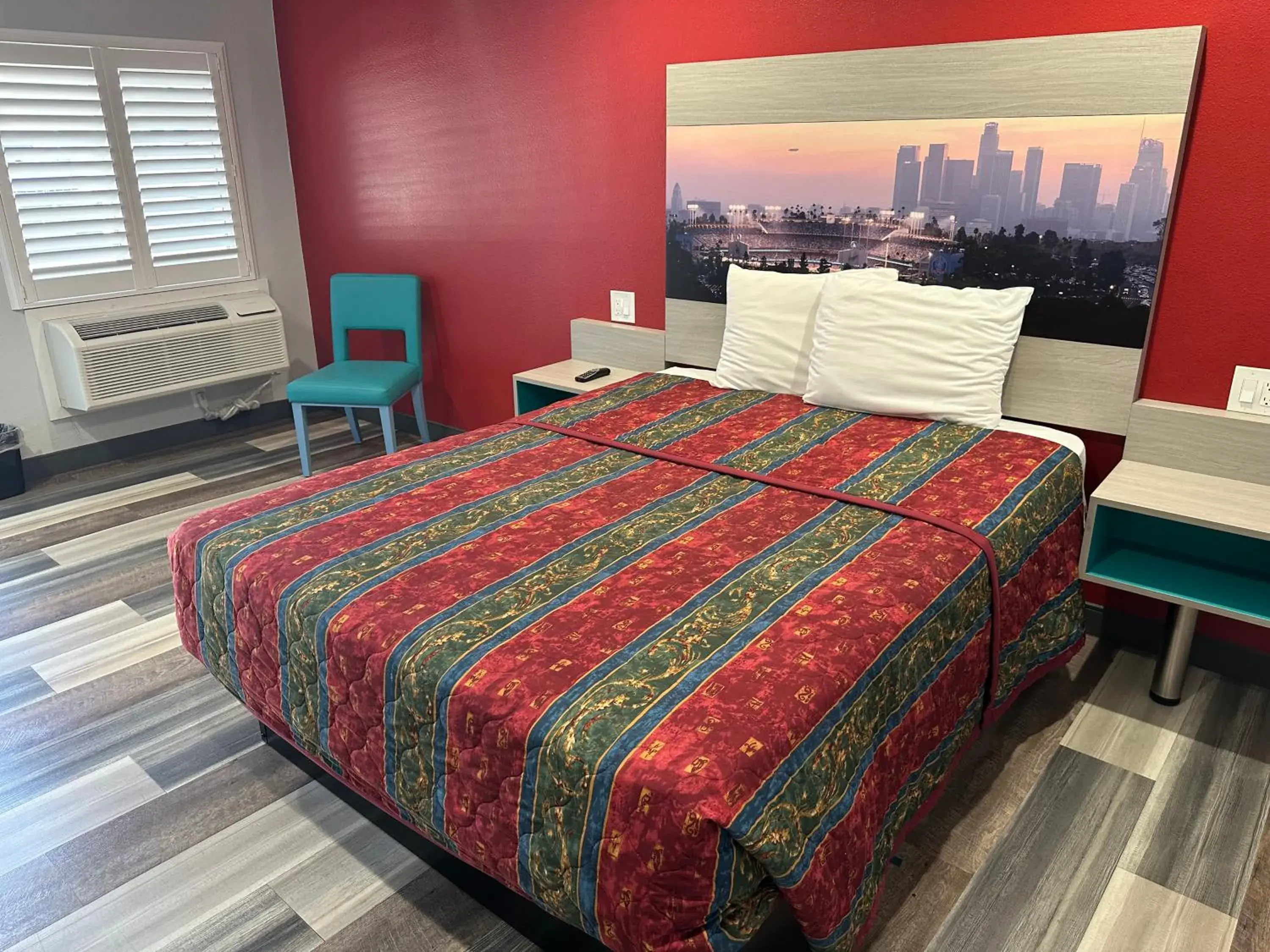 Bed in Sahara Inn - Los Angeles