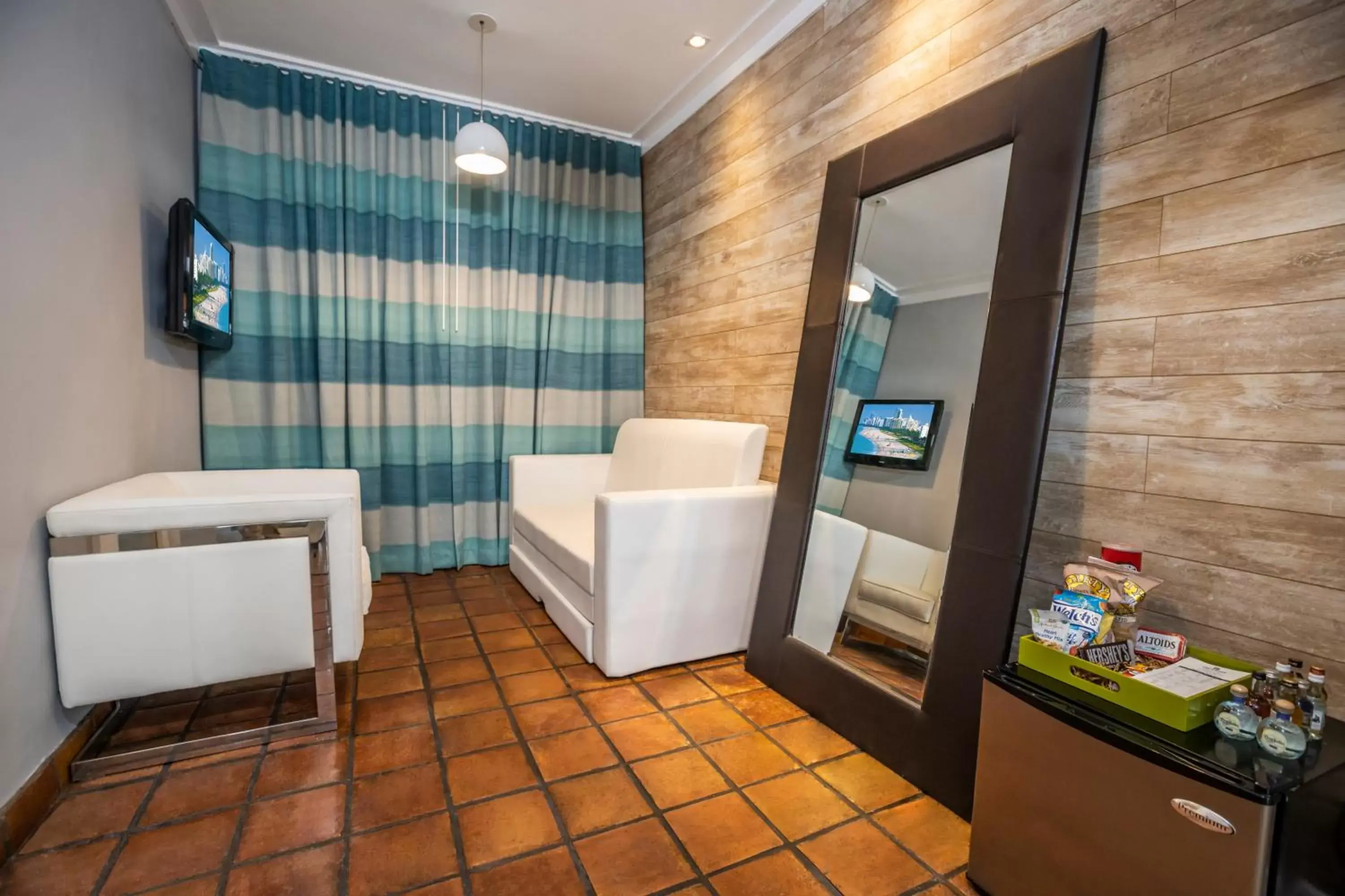 Bedroom, Bathroom in Chesterfield Hotel & Suites