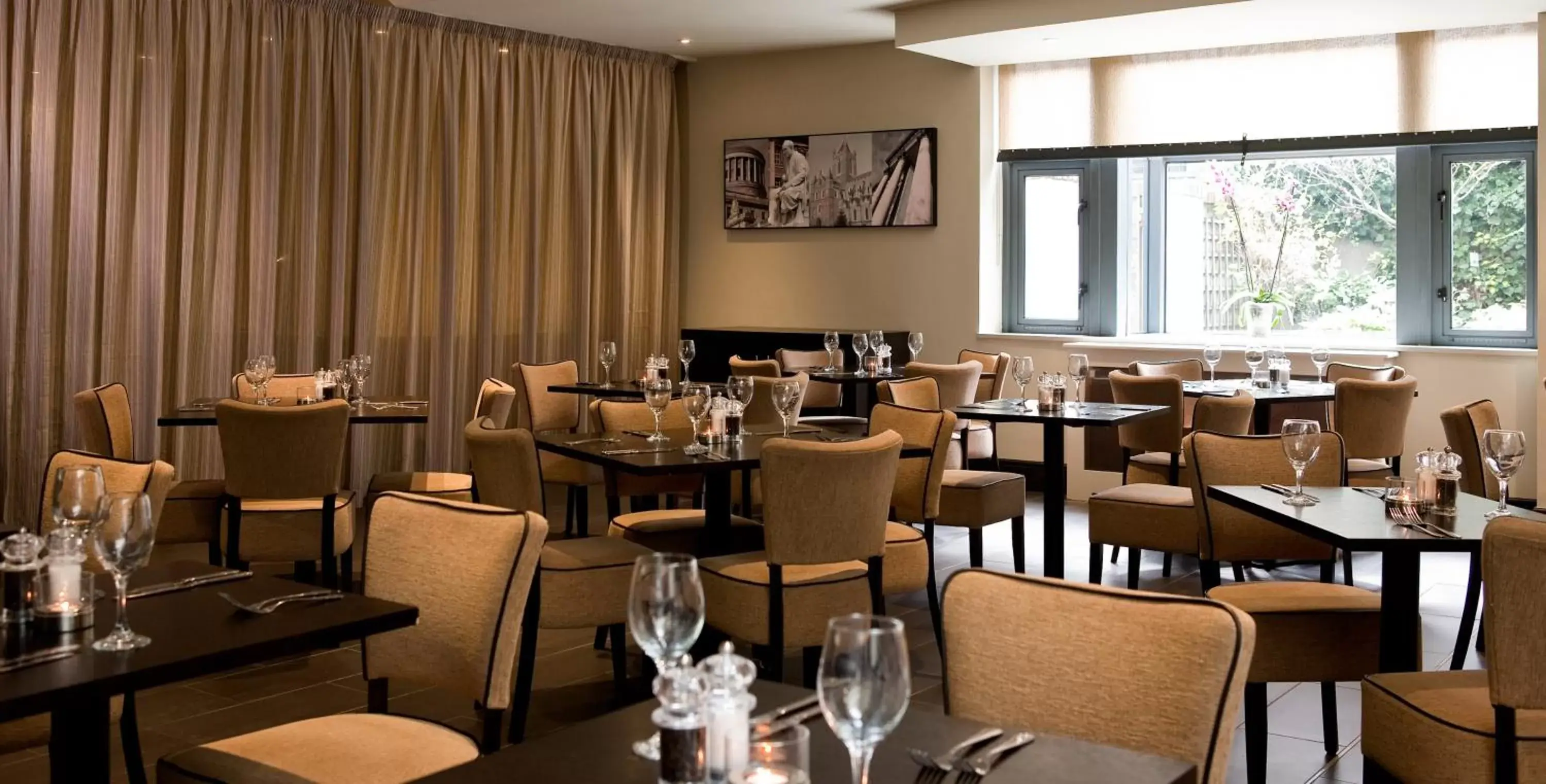 Restaurant/Places to Eat in Leonardo Hotel Dublin Christchurch - Formerly Jurys Inn