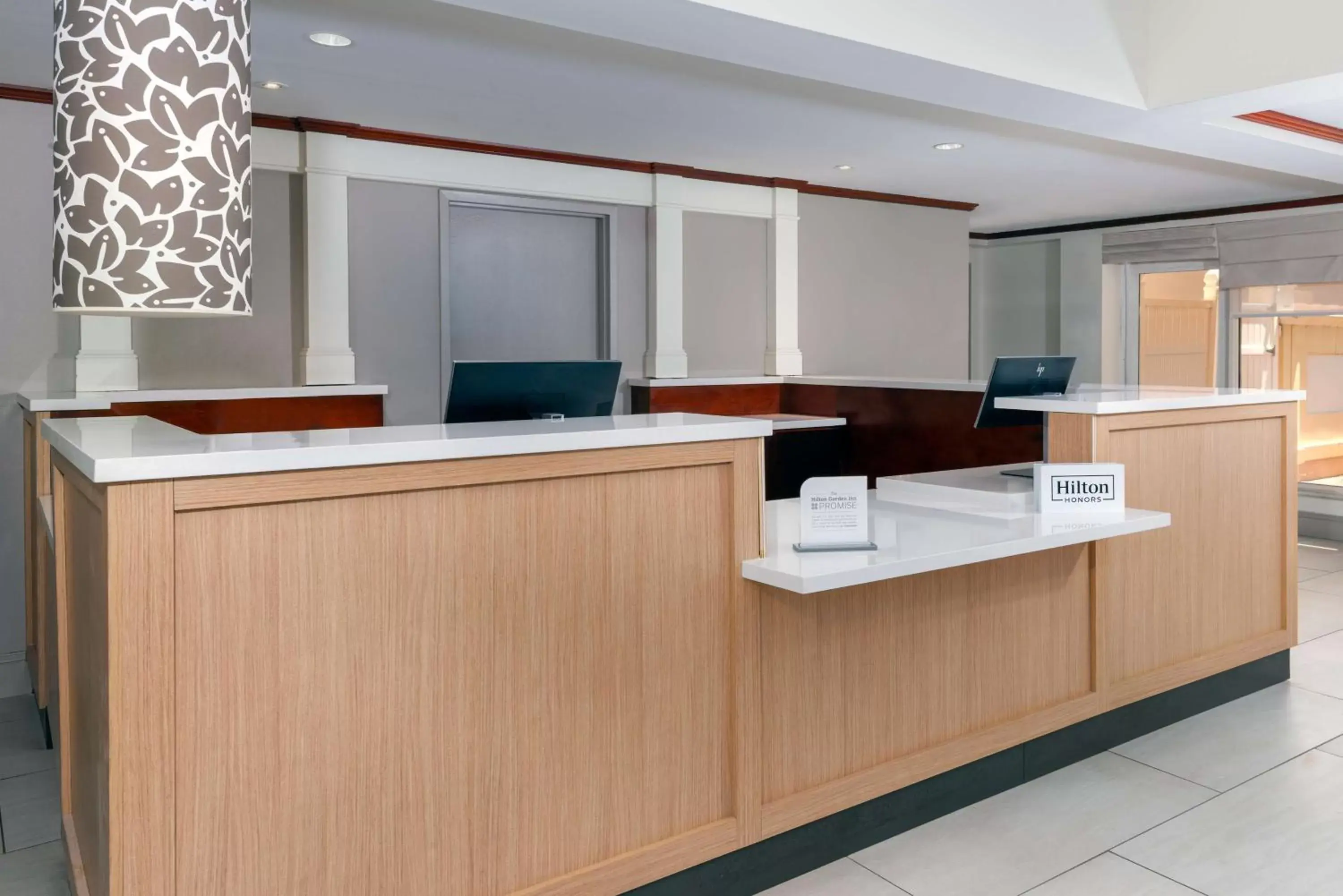 Lobby or reception, Kitchen/Kitchenette in Hilton Garden Inn Ft. Lauderdale SW/Miramar