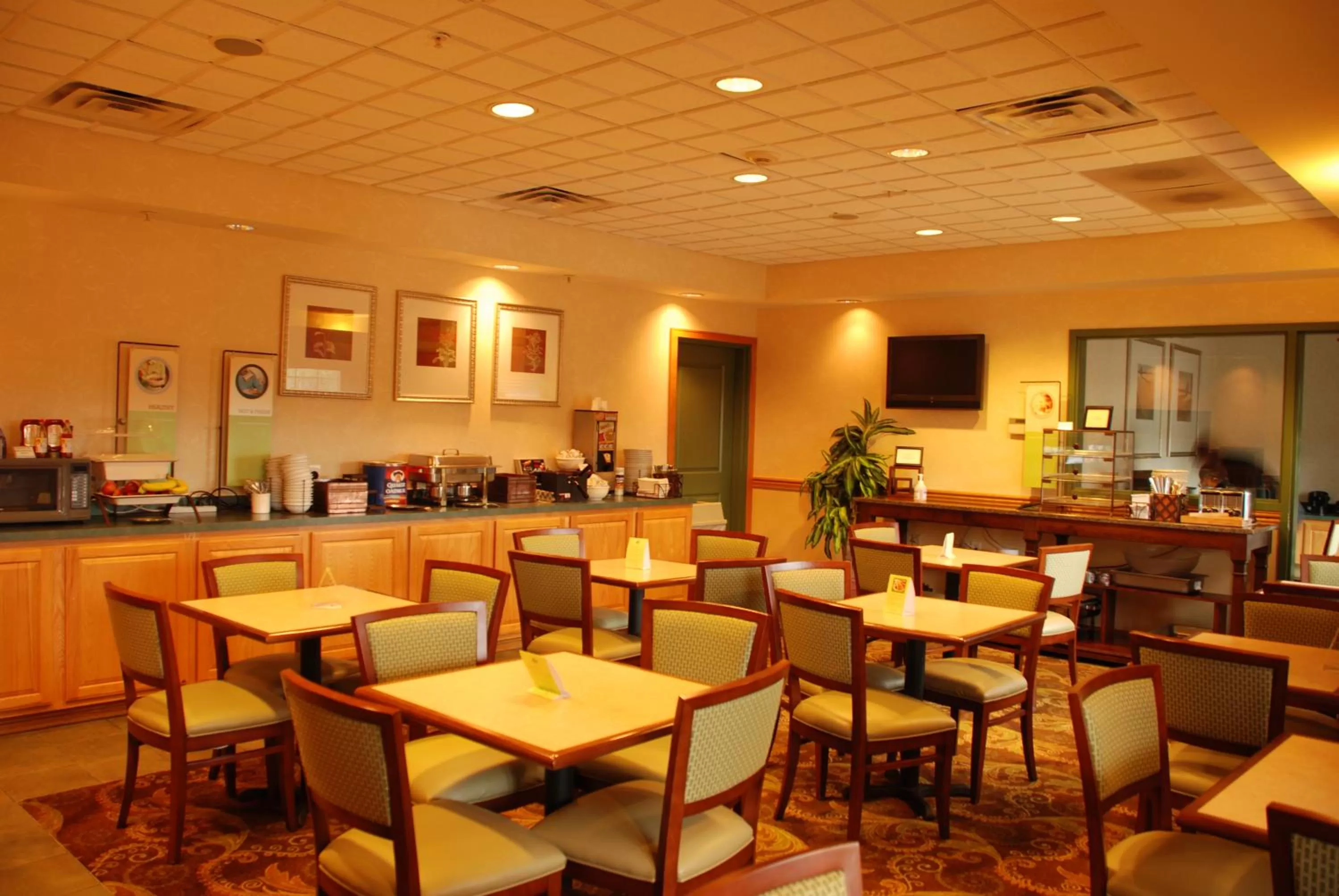 Food in Country Inn & Suites by Radisson, Bel Air-Aberdeen, MD