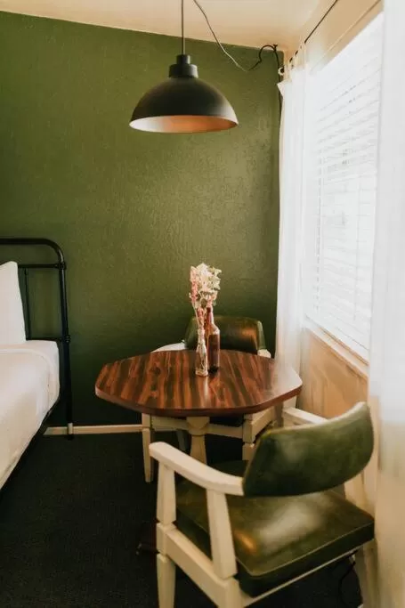 Seating area, Bed in The Long Barn Lodge