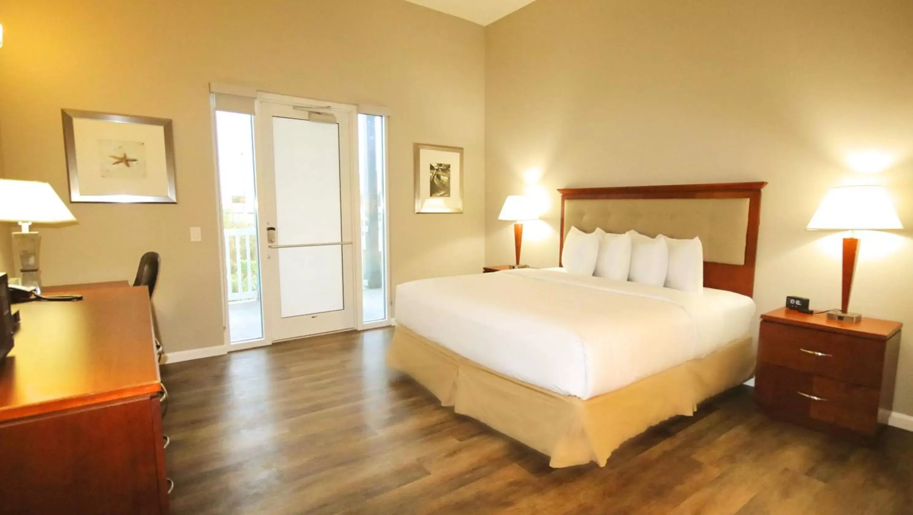 Bed in John's Pass Hotel - Fully Remote Check In Bed in John's Pass Hotel - Fully Remote Check In