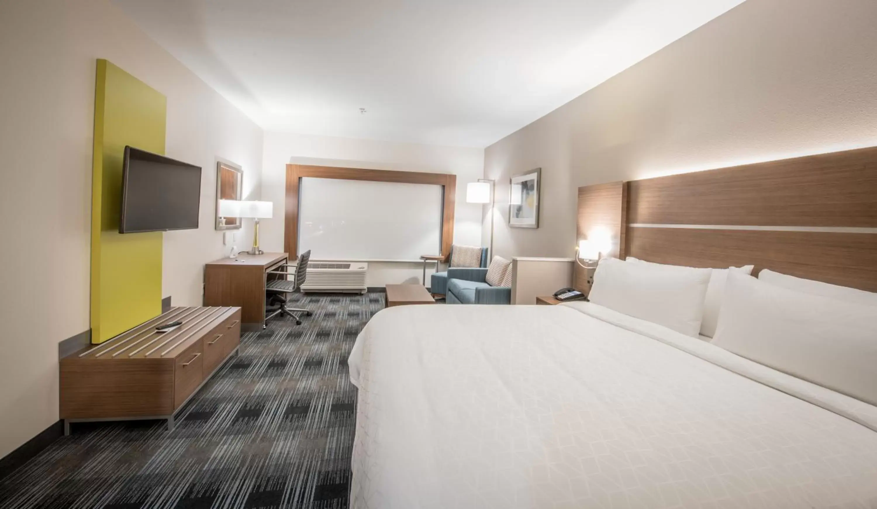 Bedroom in Holiday Inn Express & Suites - Houston Westchase - Westheimer, an IHG Hotel