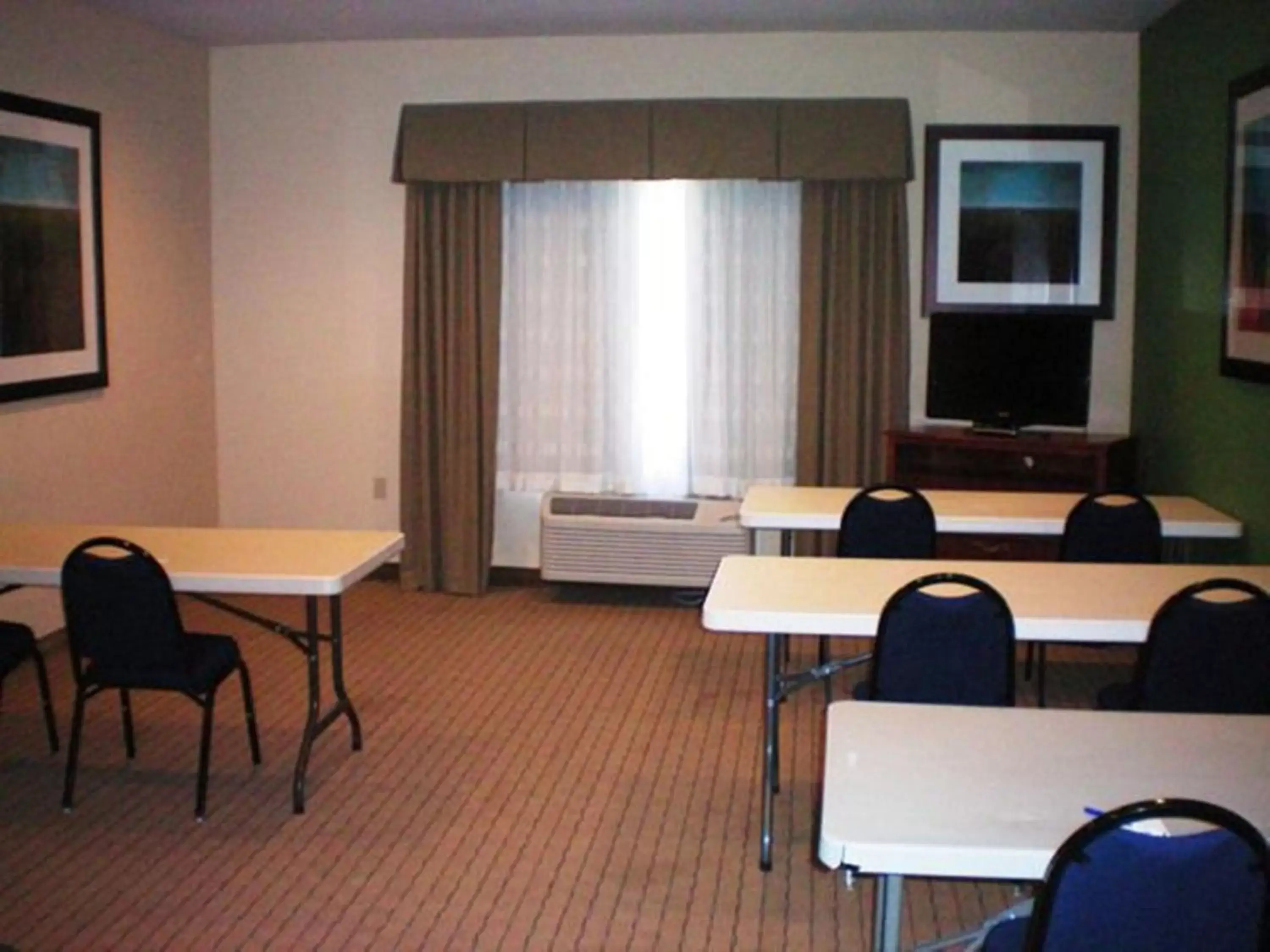 Meeting/conference room, TV/Entertainment Center in Holiday Inn Express Hotel & Suites Acme-Traverse City, an IHG Hotel