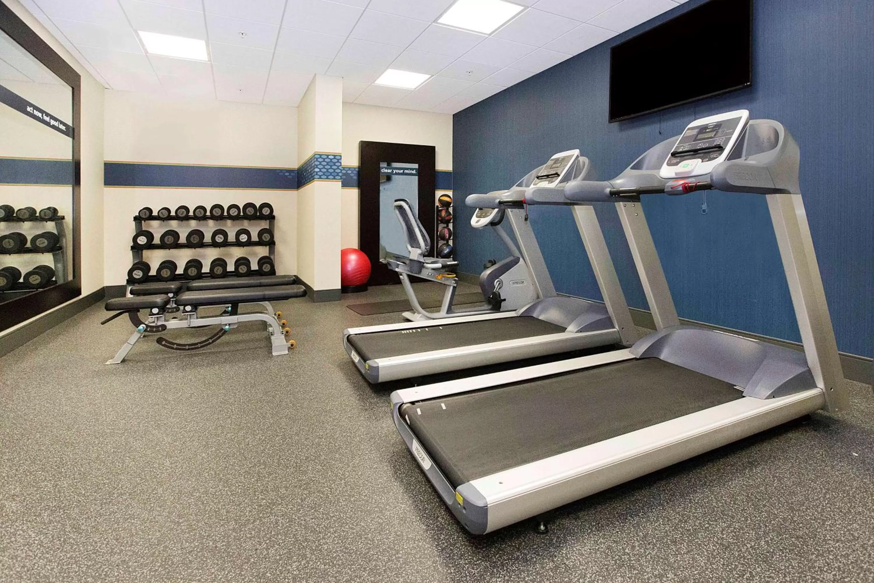 Fitness centre/facilities in Hampton Inn Bridgeville