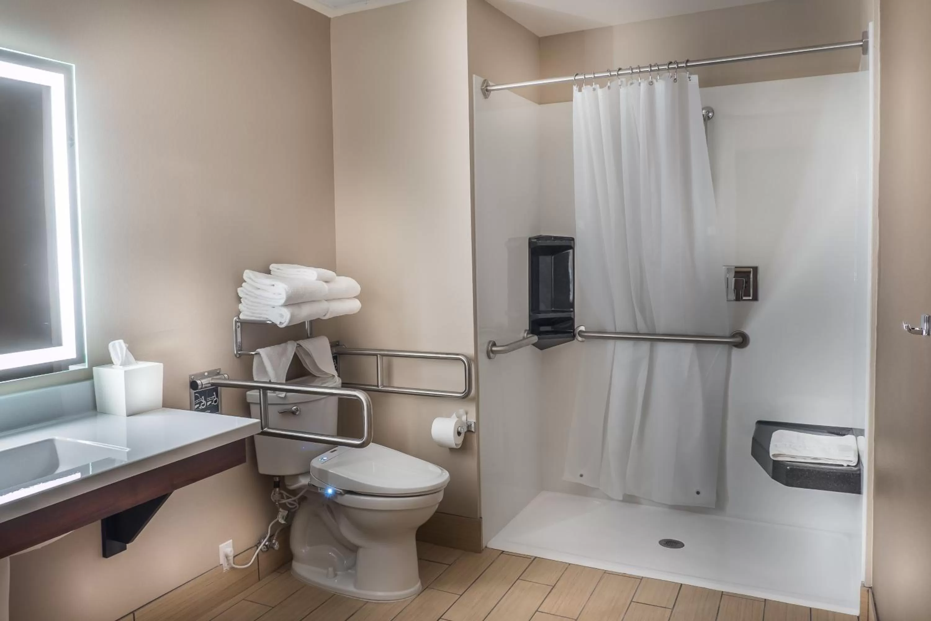 Shower in Skyline Hotel and Casino