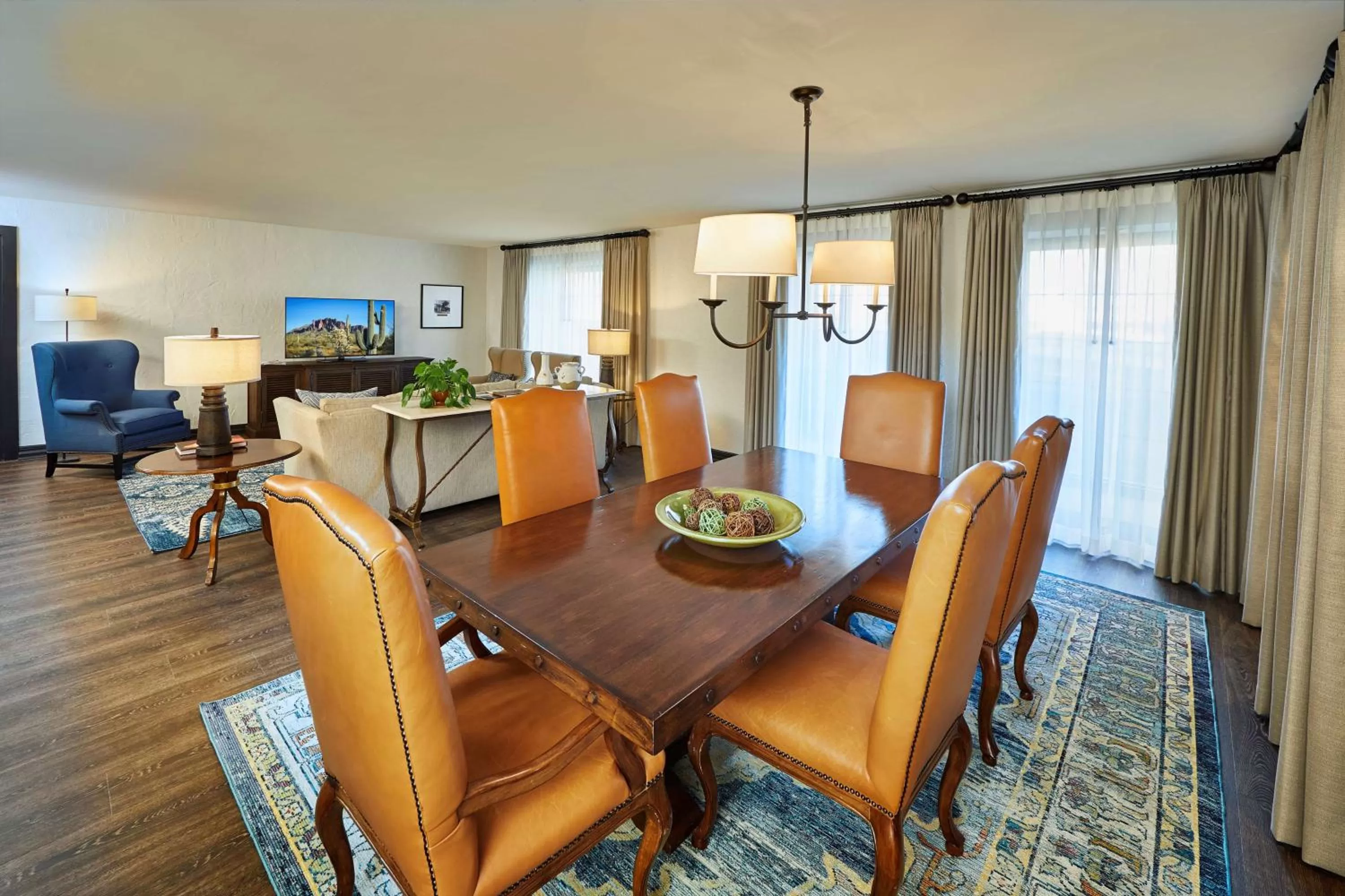Bedroom, Dining Area in The Scottsdale Resort at McCormick Ranch