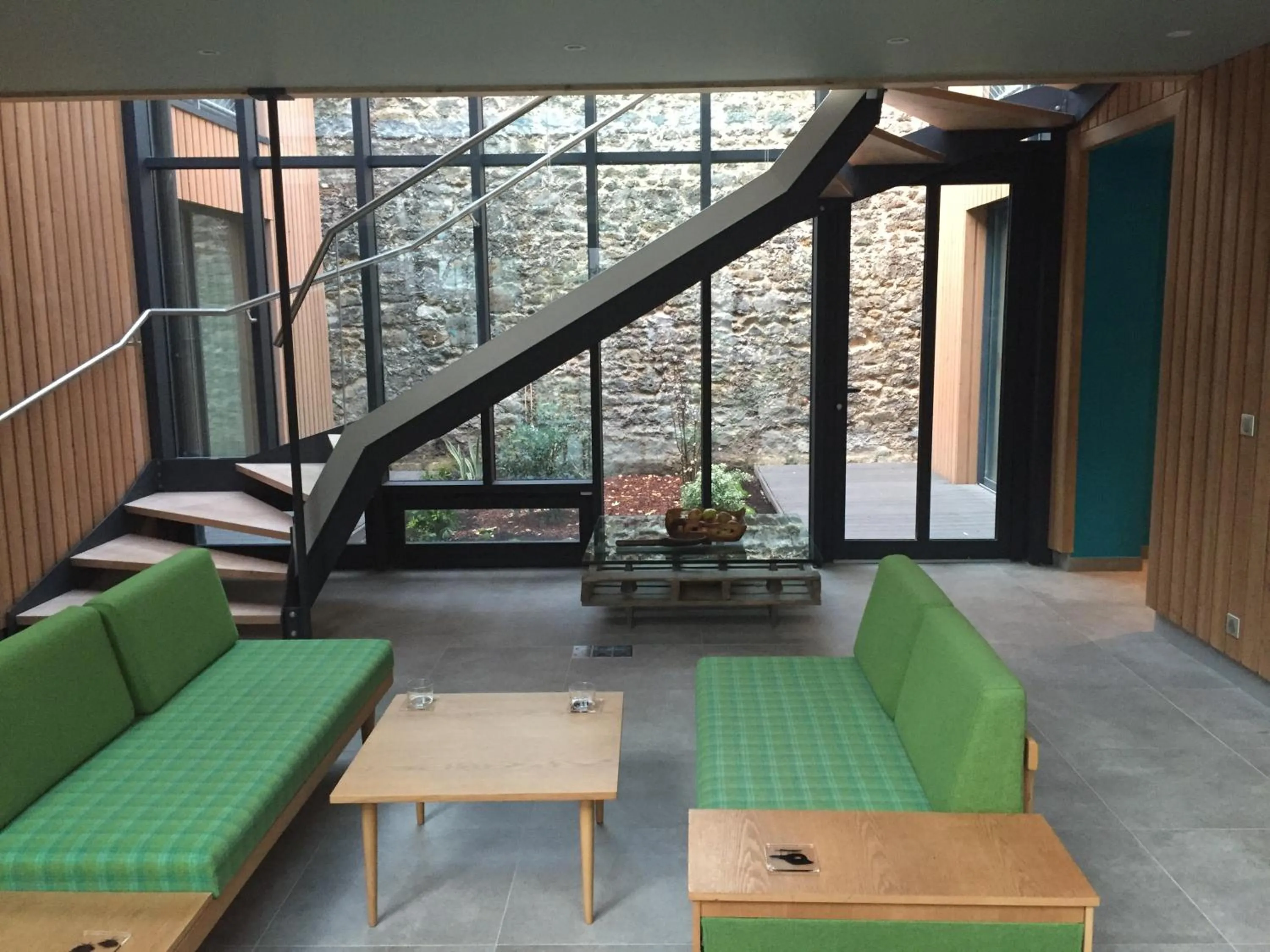 Patio in Eden Lodge Paris