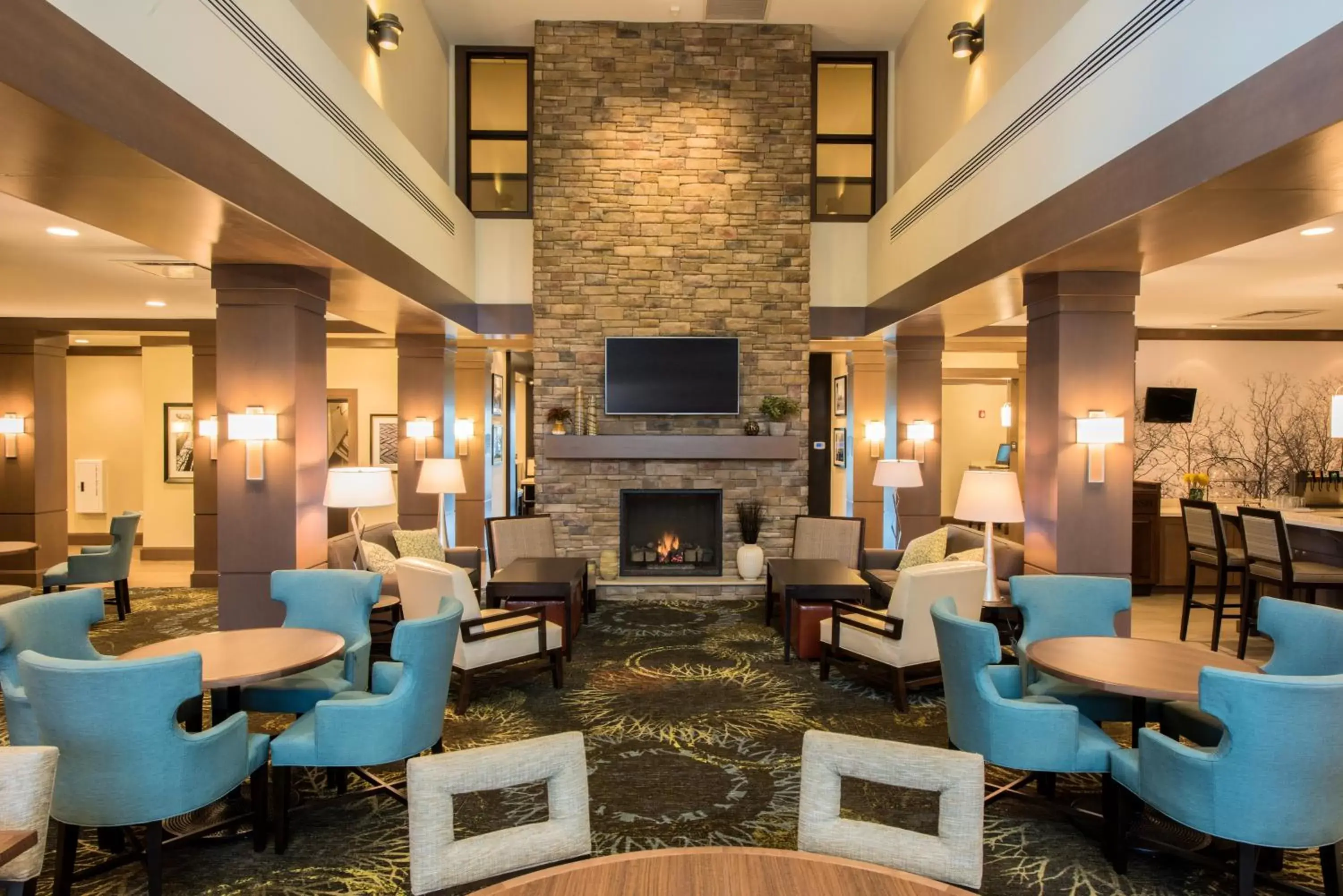 Restaurant/places to eat, Lounge/Bar in Staybridge Suites Albany Wolf Rd-Colonie Center, an IHG Hotel