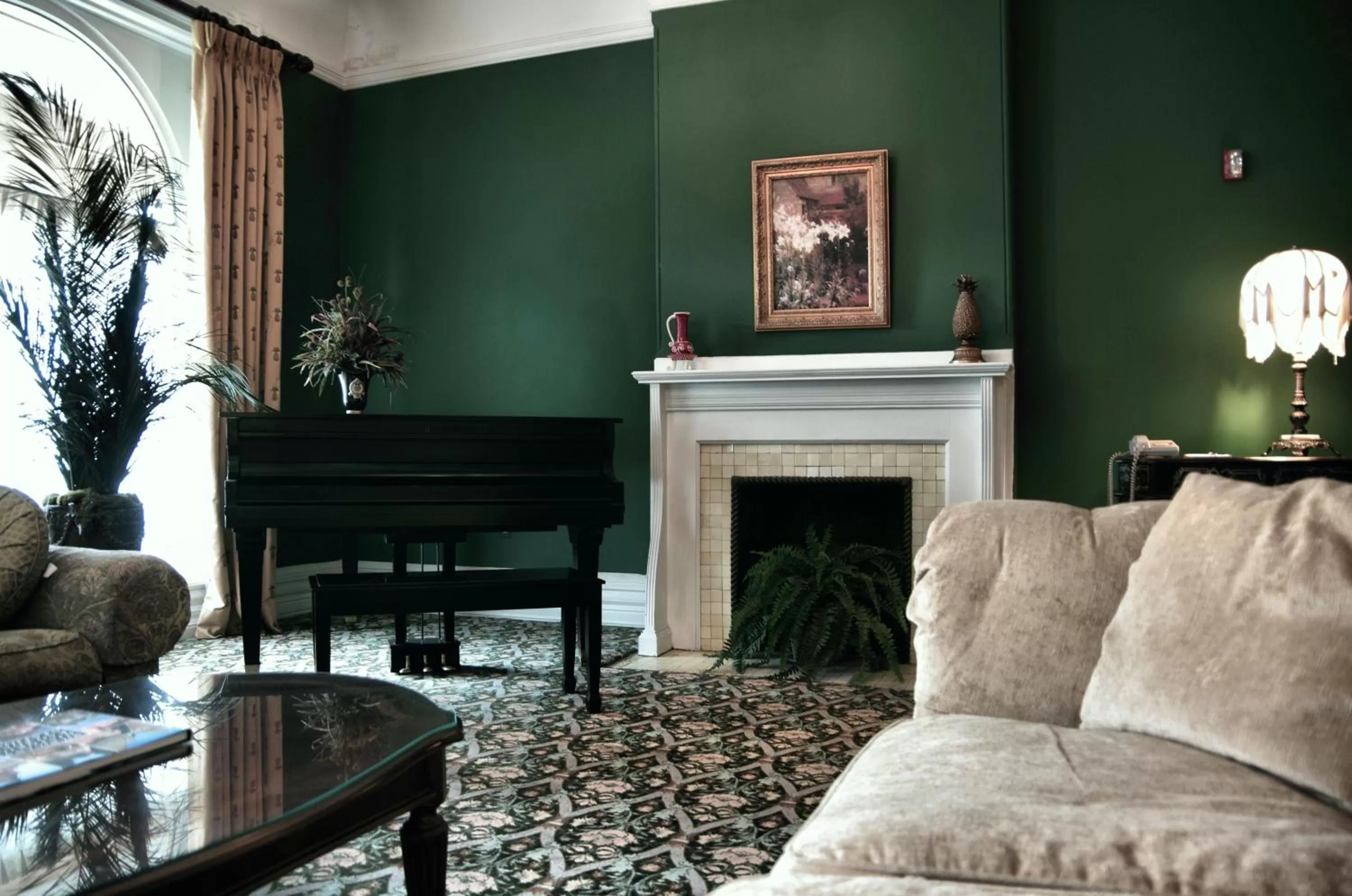 Communal lounge/ TV room in The Inn on Ferry Street