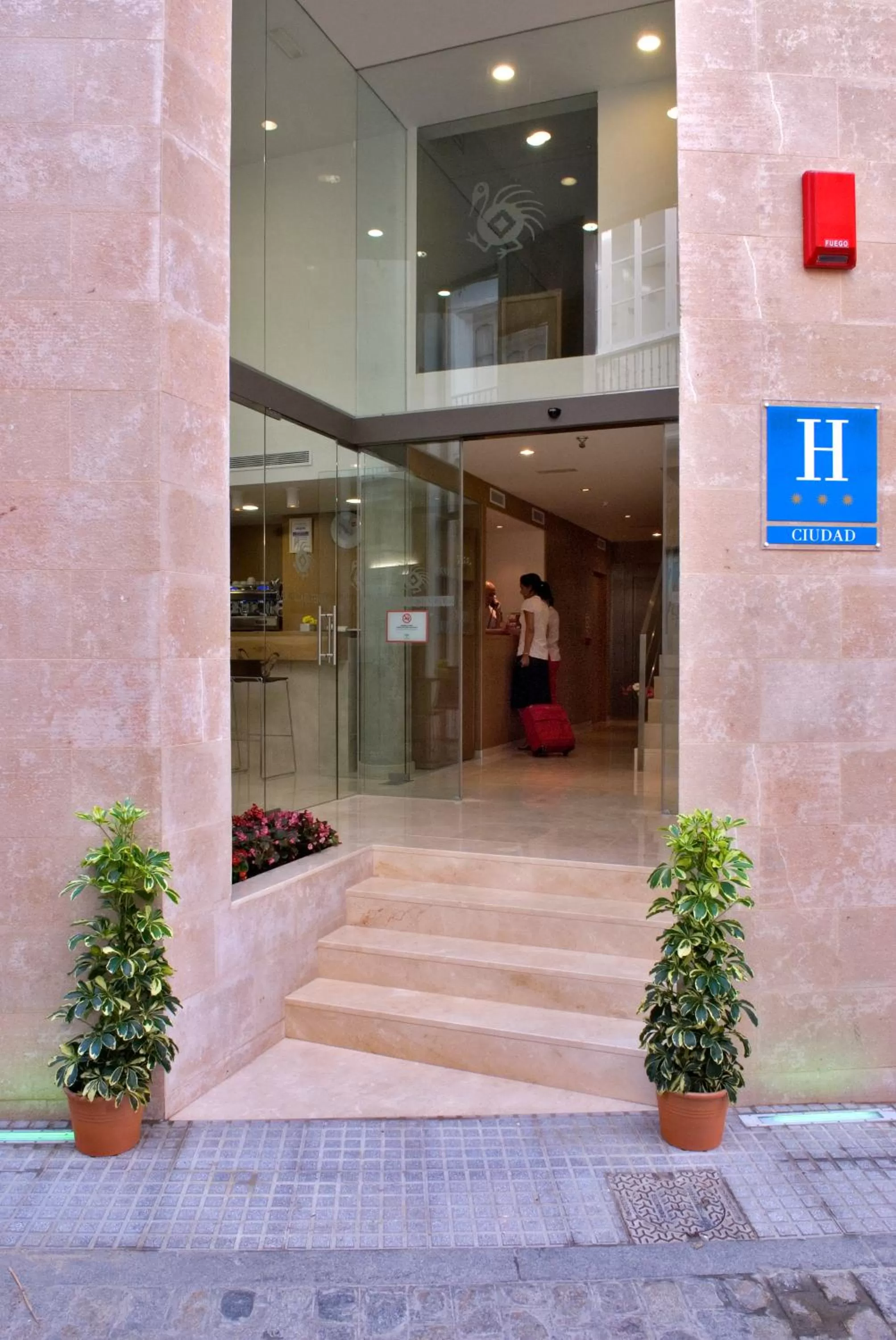 Facade/entrance in Hotel Apartamentos Patagonia Sur