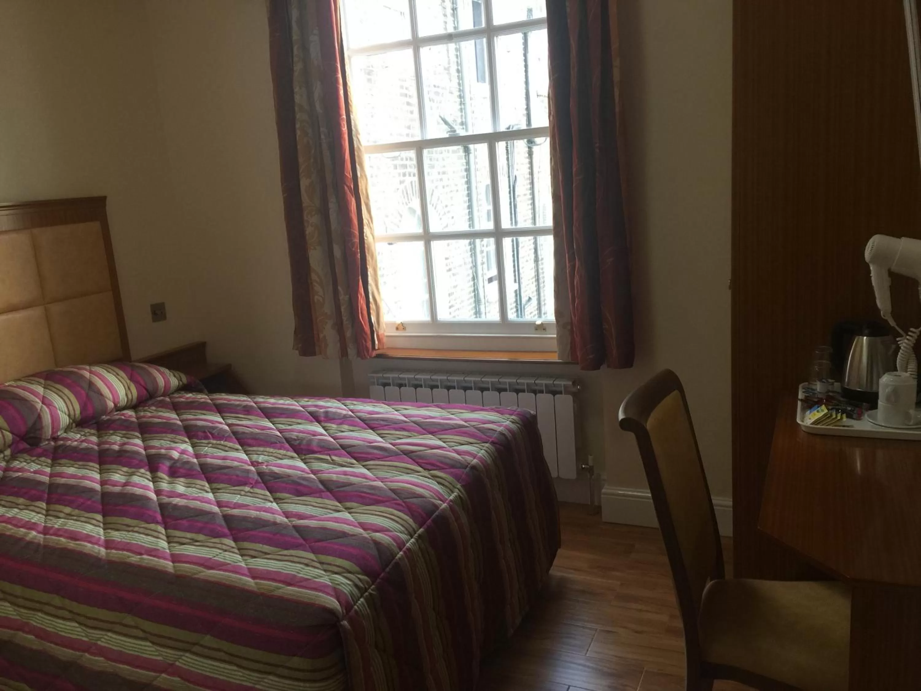 Photo of the whole room, Bed in White House Hotel