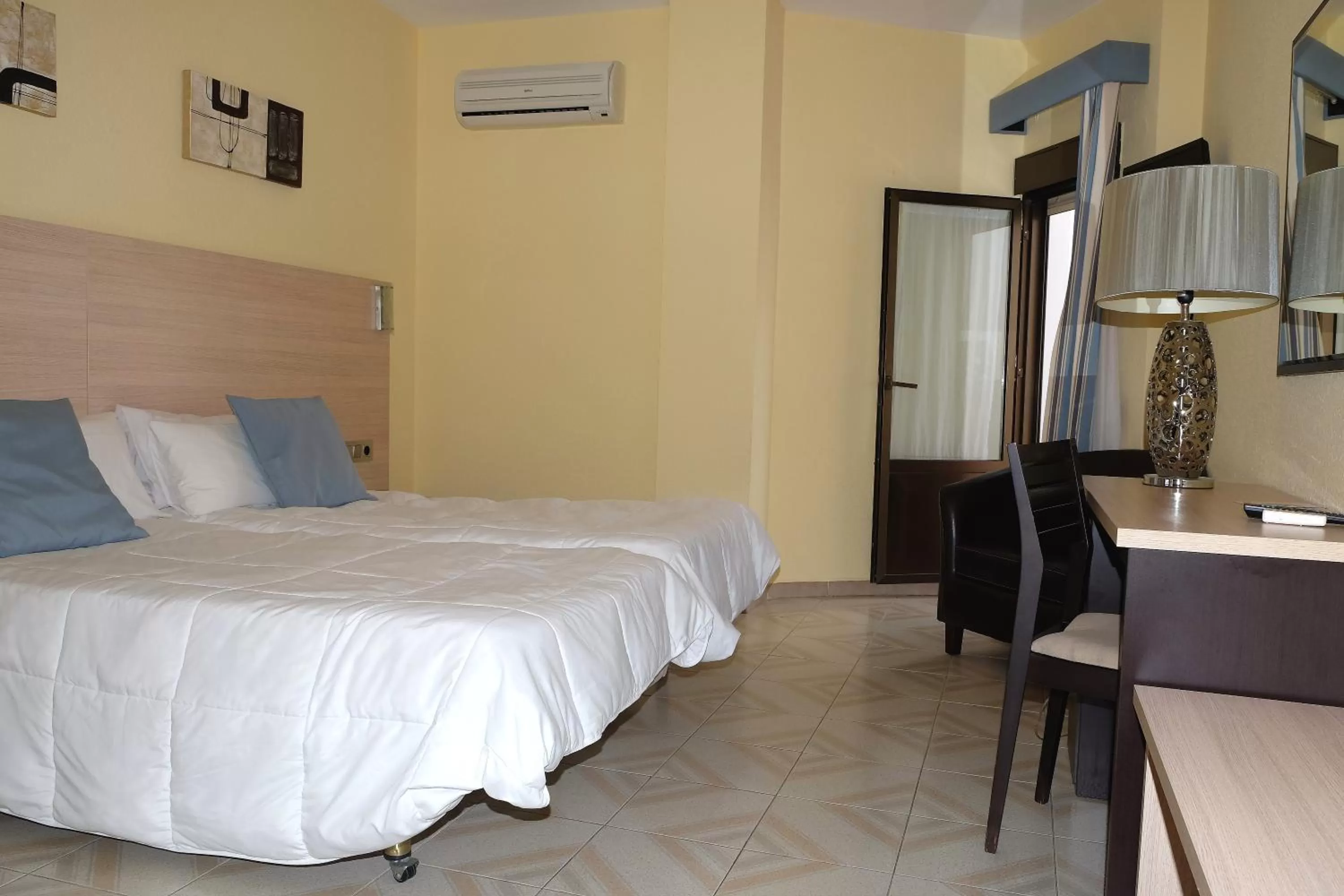 Photo of the whole room, Bed in Hotel Oasis Familiar