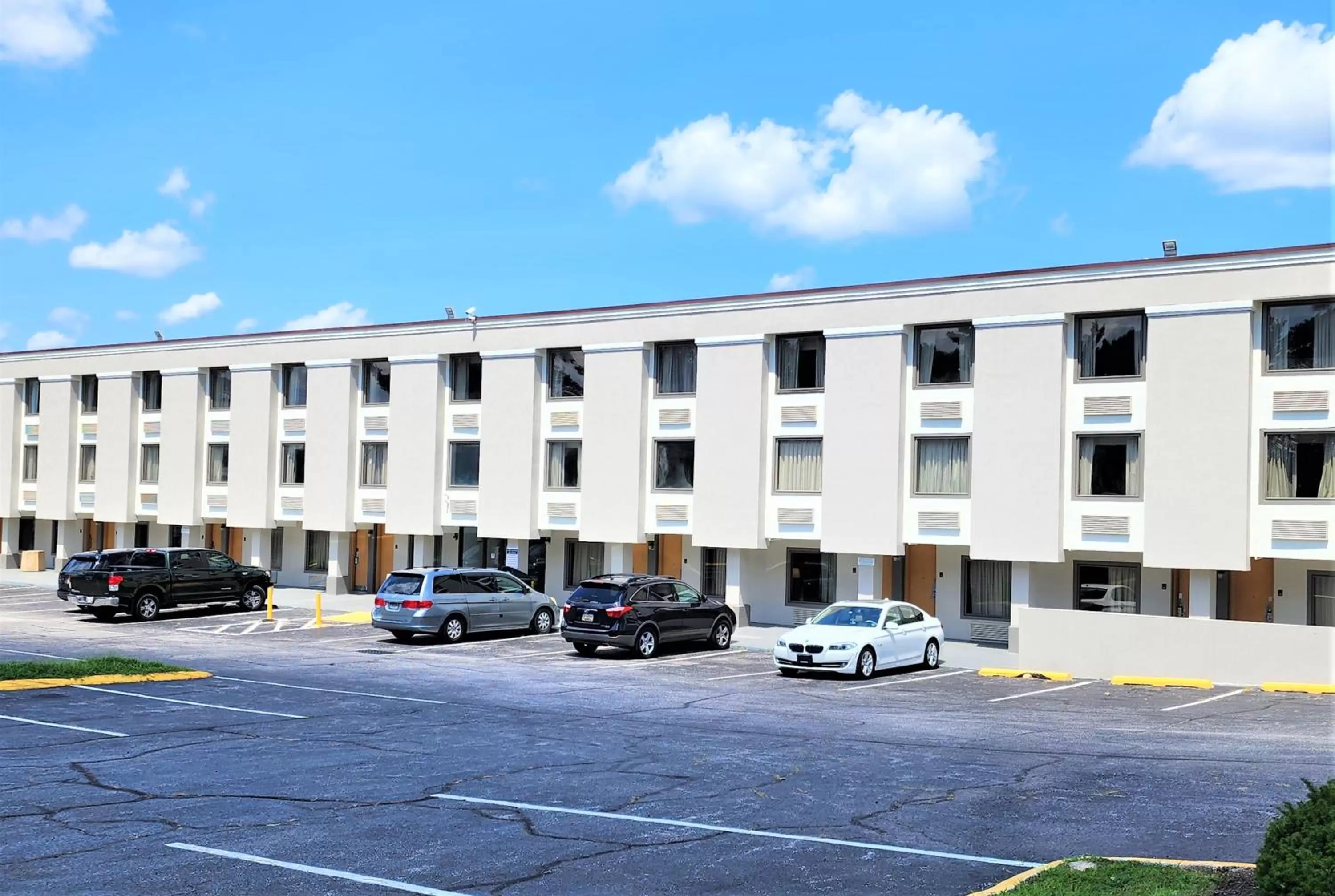 Property building in Motel 6 Catonsville MD Baltimore West